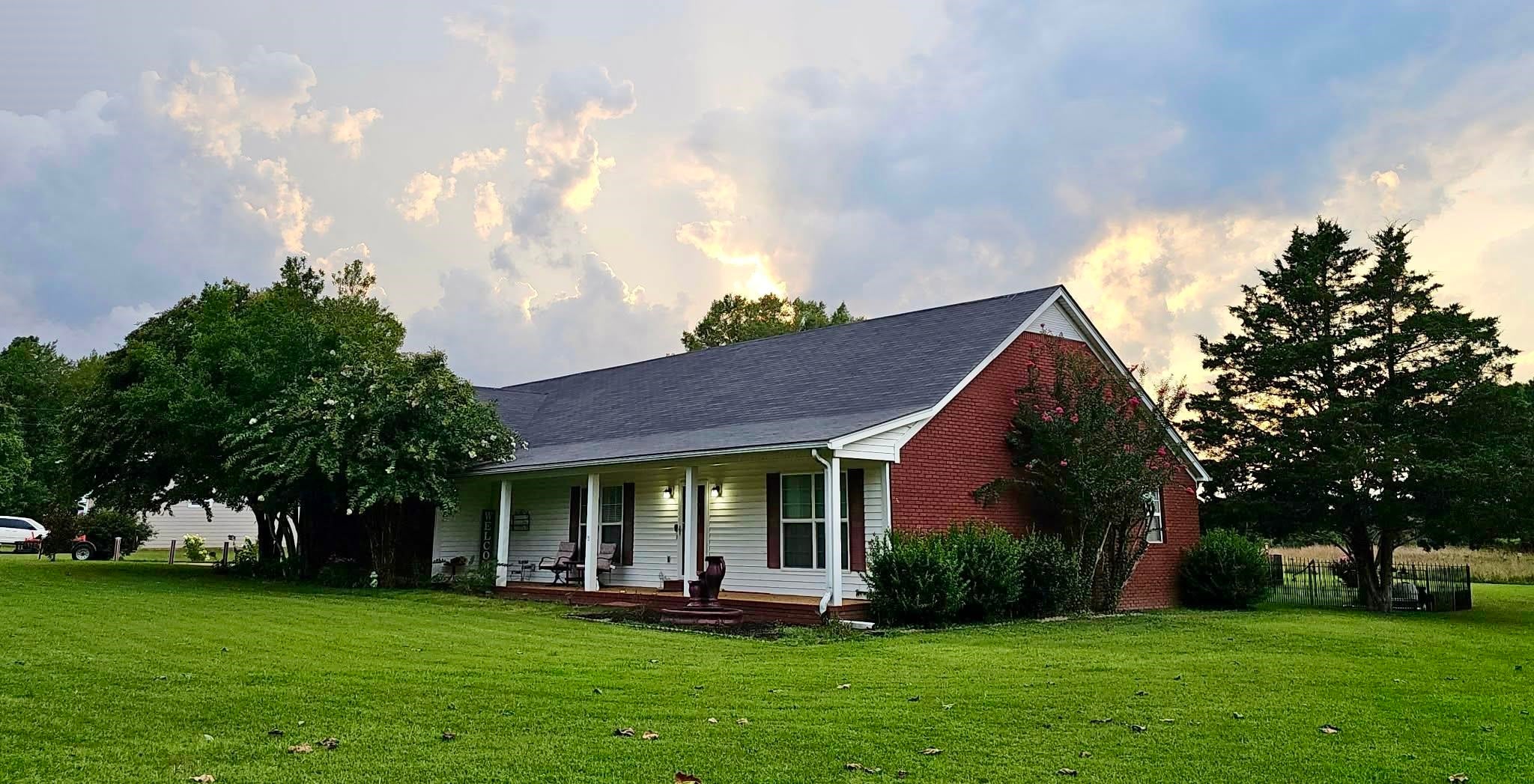 905 Golf Dr — photo