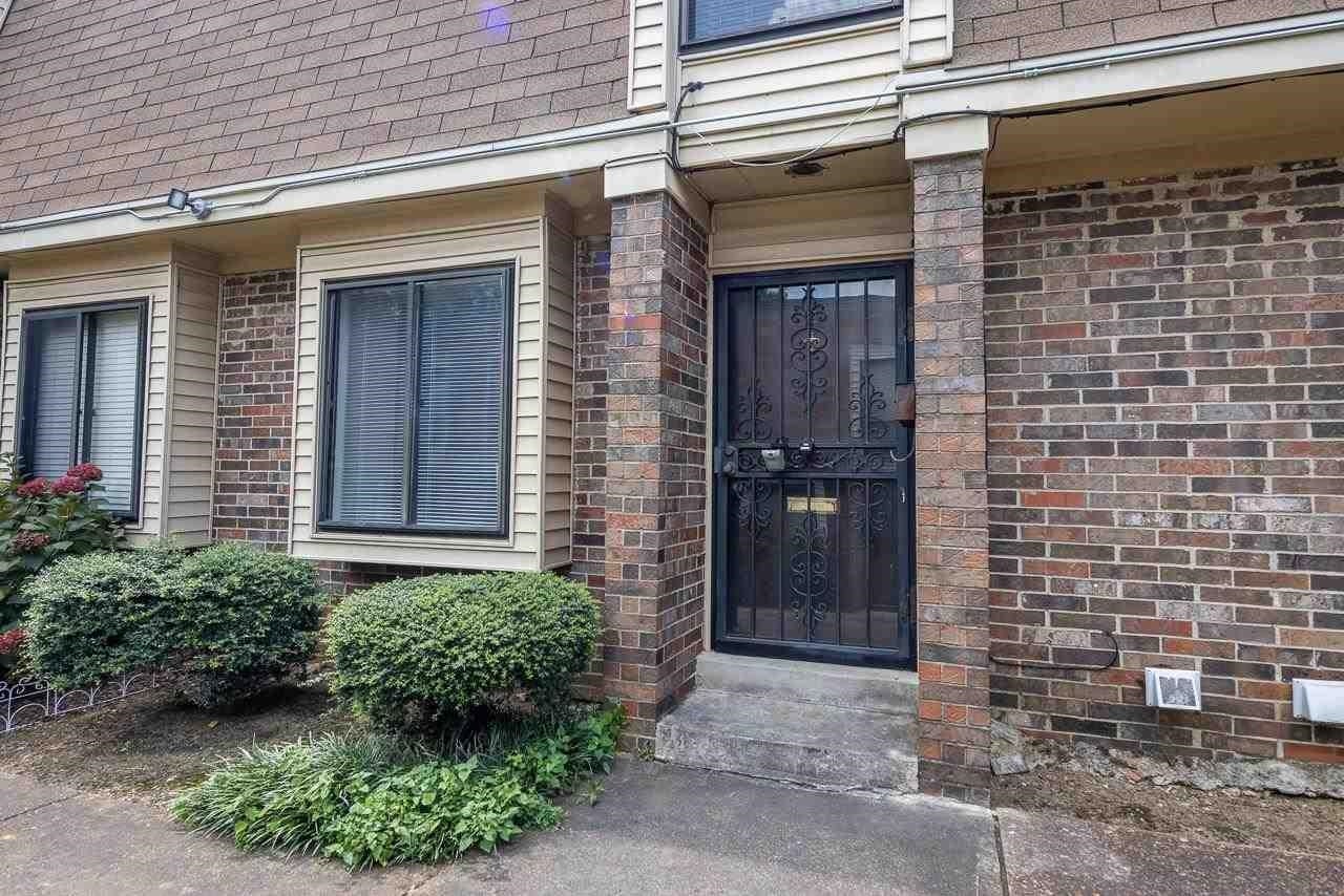 1898 E Poplar Woods Cir — photo