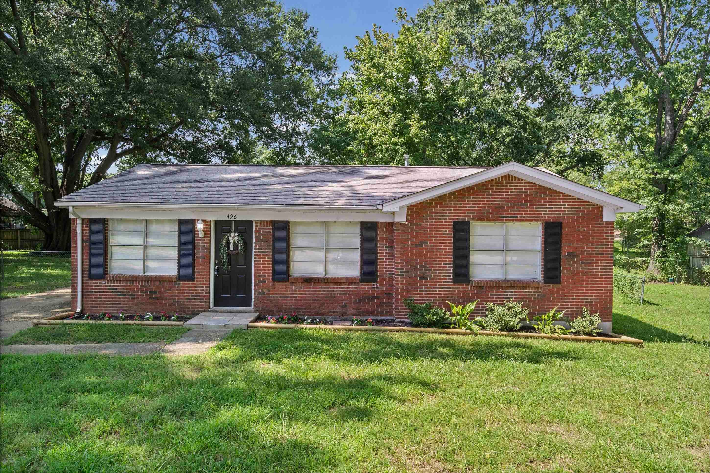 496 Greenview CV — photo
