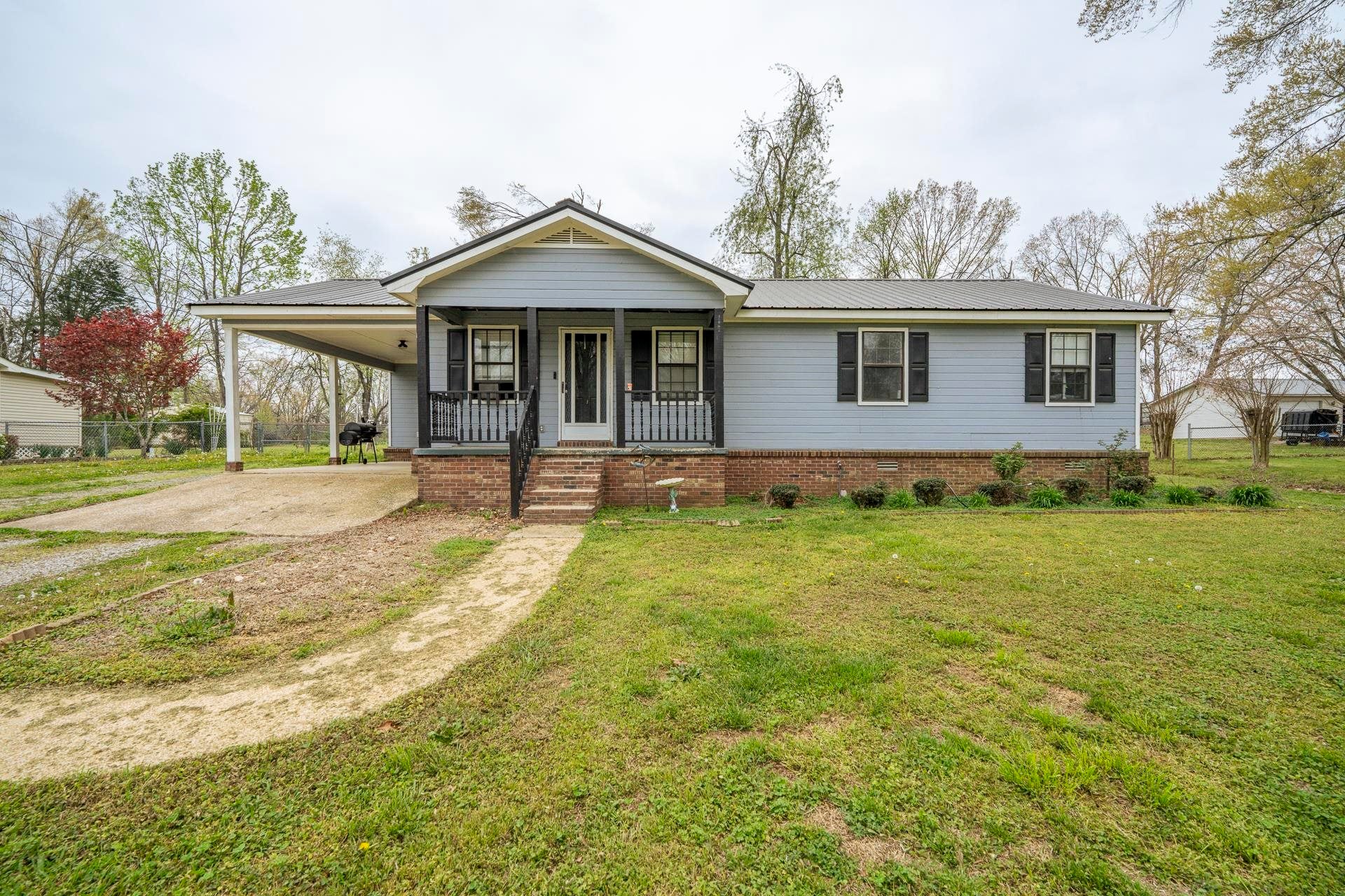 235 Parkview Dr — photo