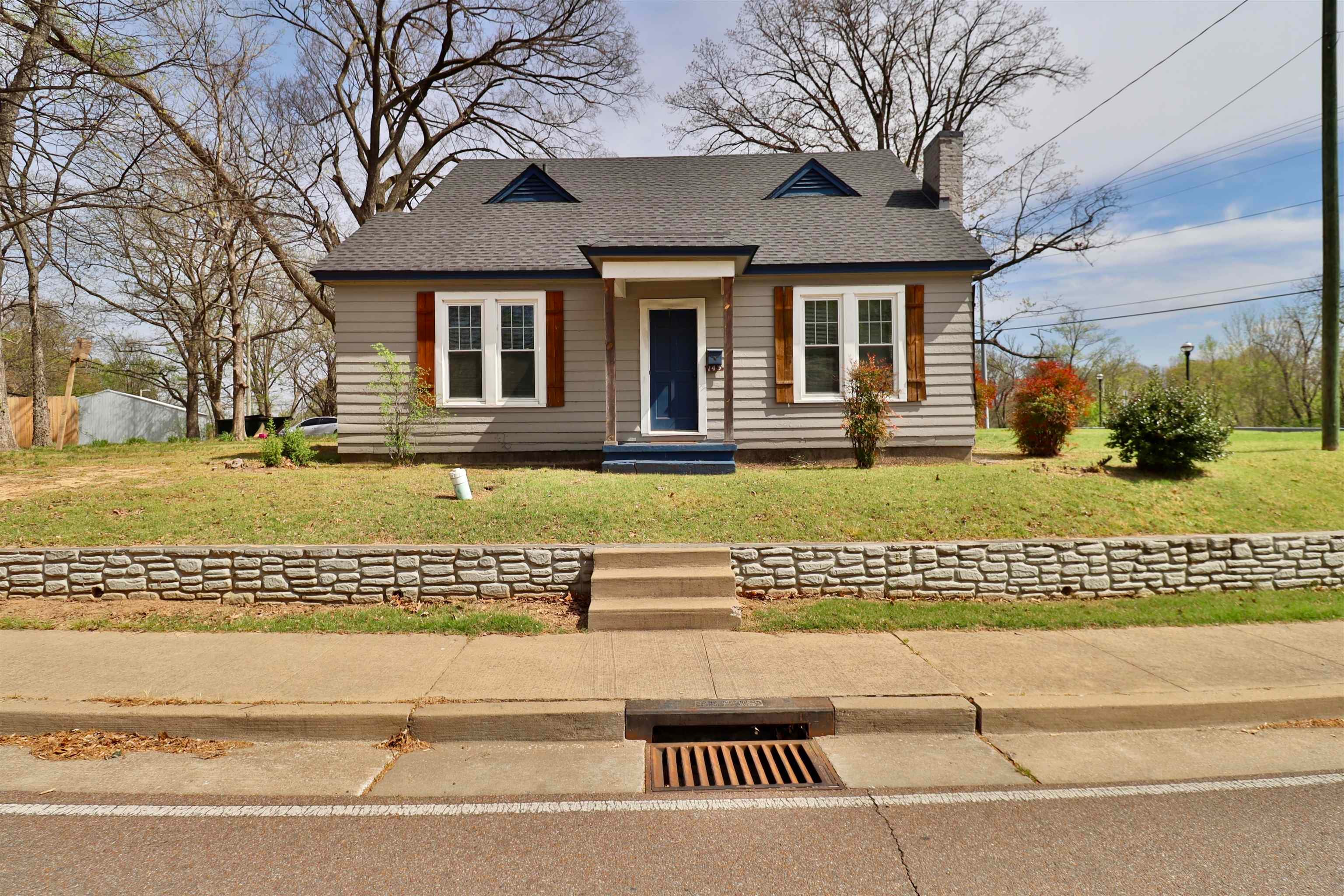 143 Lake Dr — photo