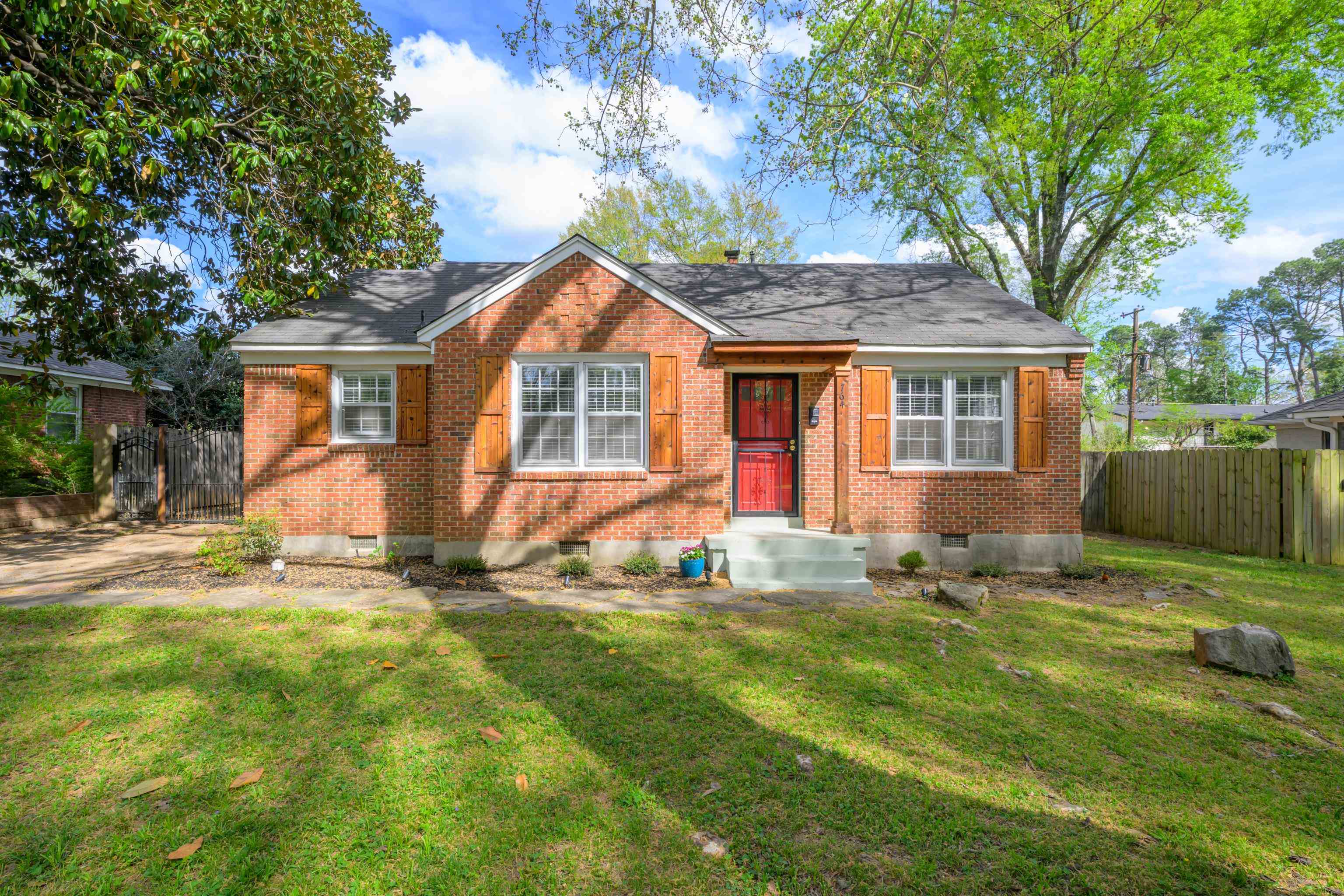 764 Moss Dr — photo