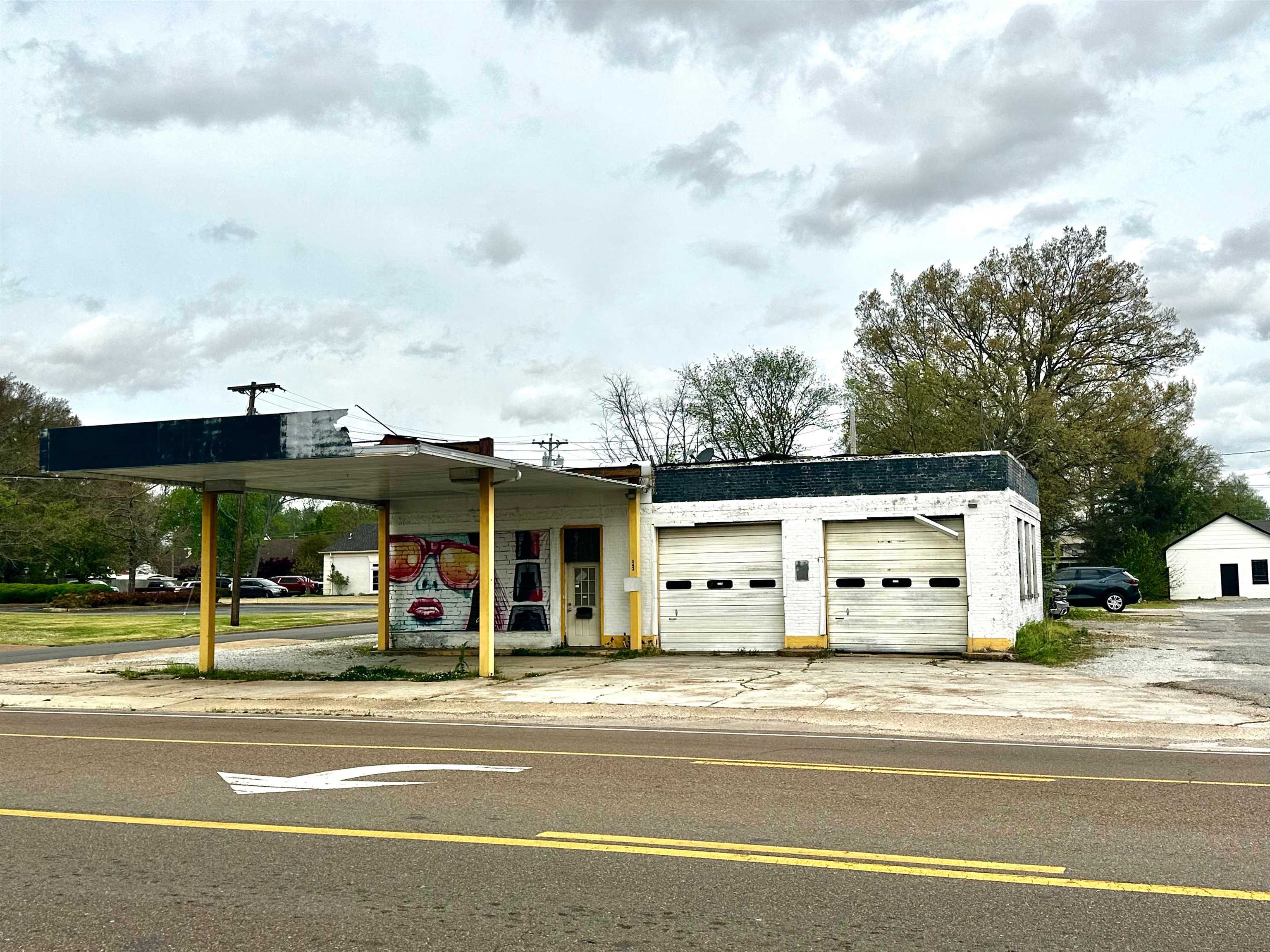 343 W Main St — photo