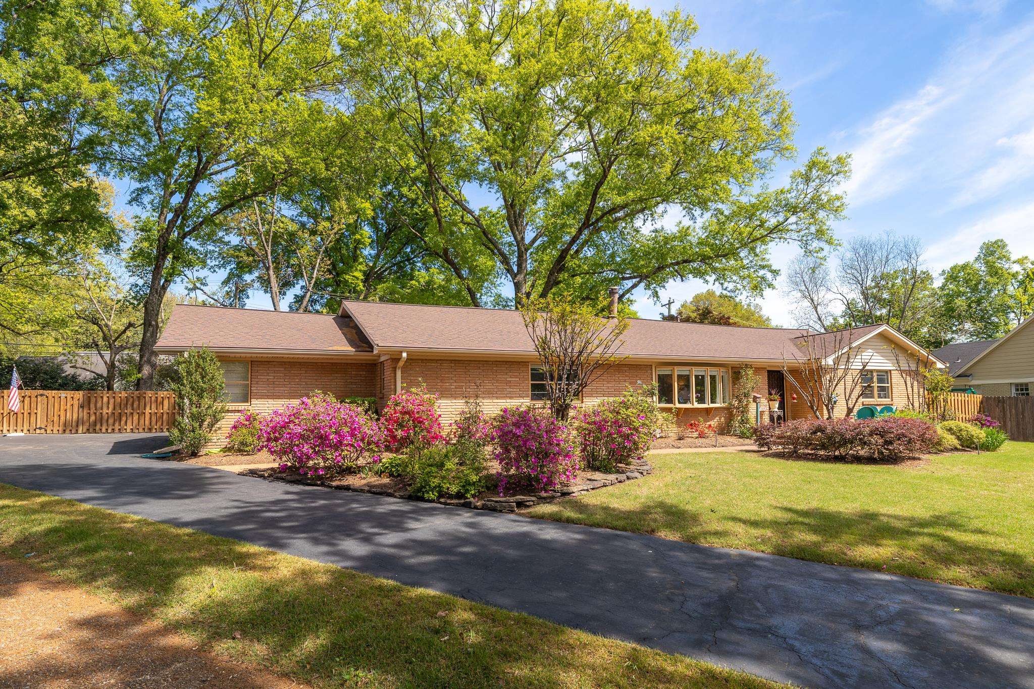 1247 W Yorkshire CV W — photo