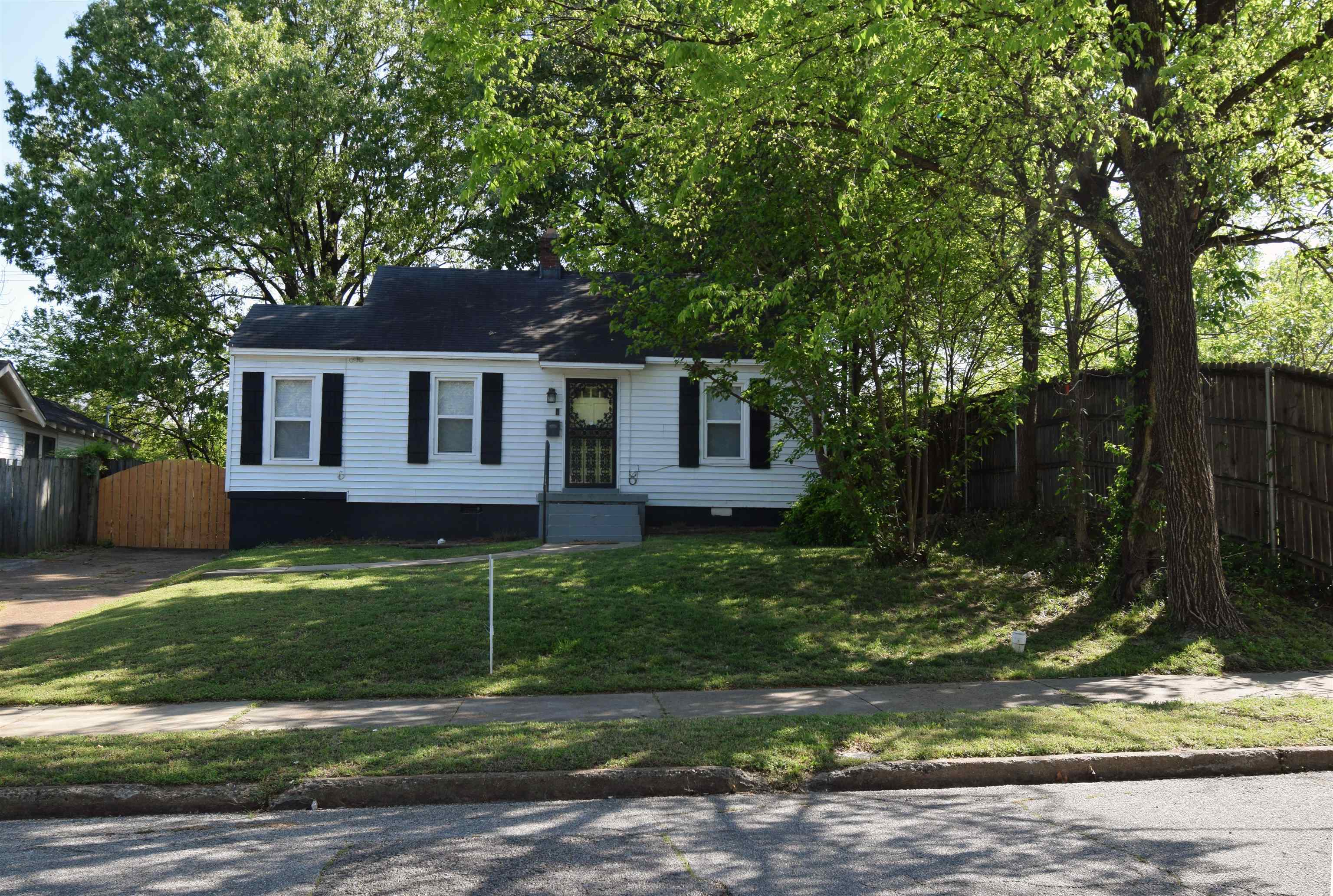 3529 Marion Ave — photo