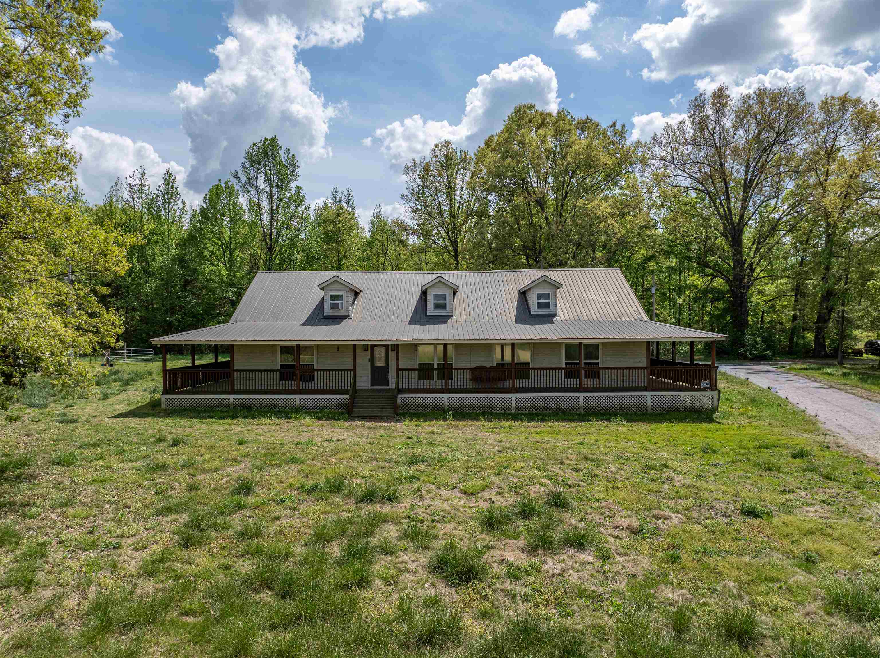 1735 Stafford Dr — photo