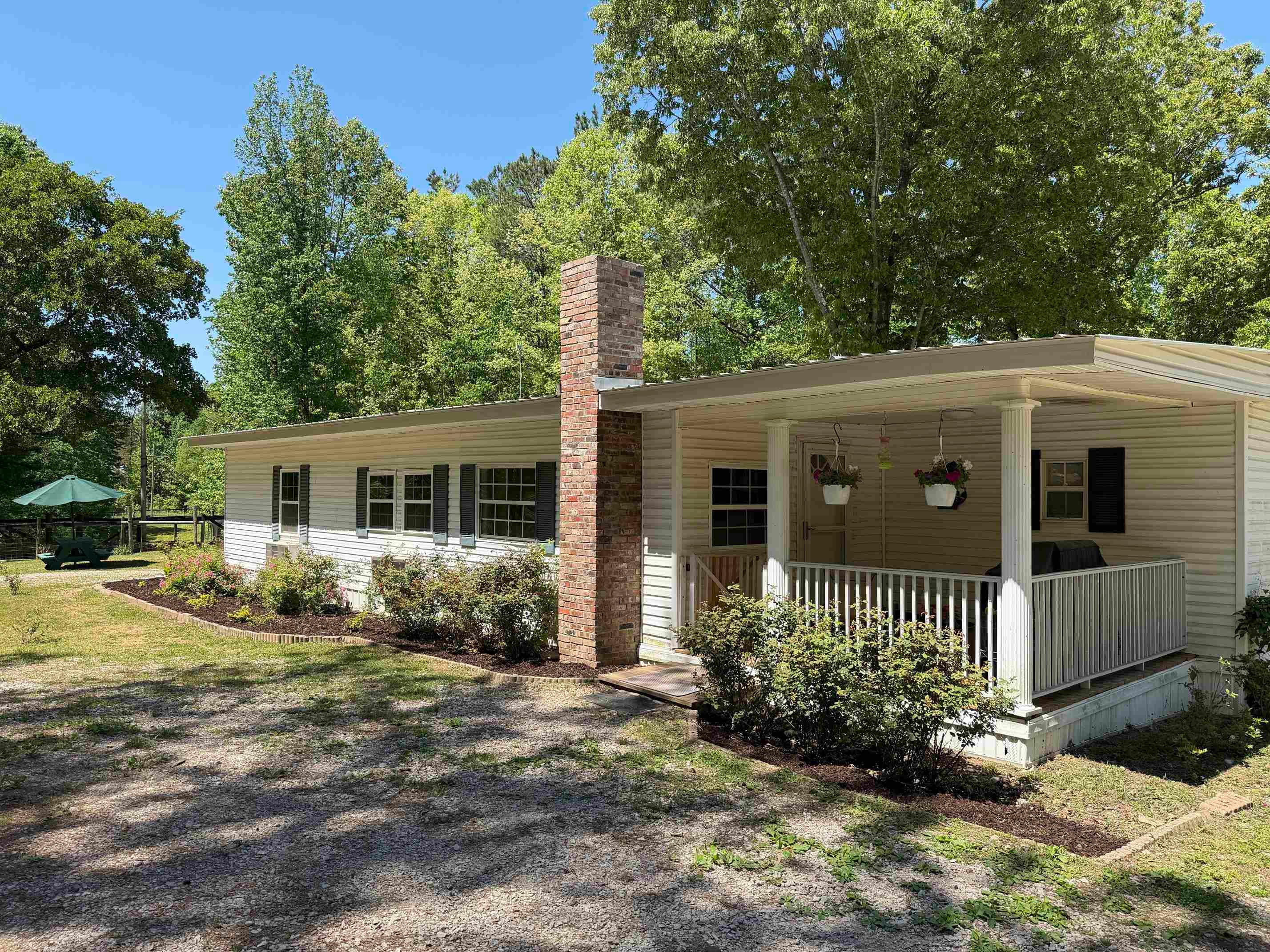 1212 Elvin Weeks Rd — photo