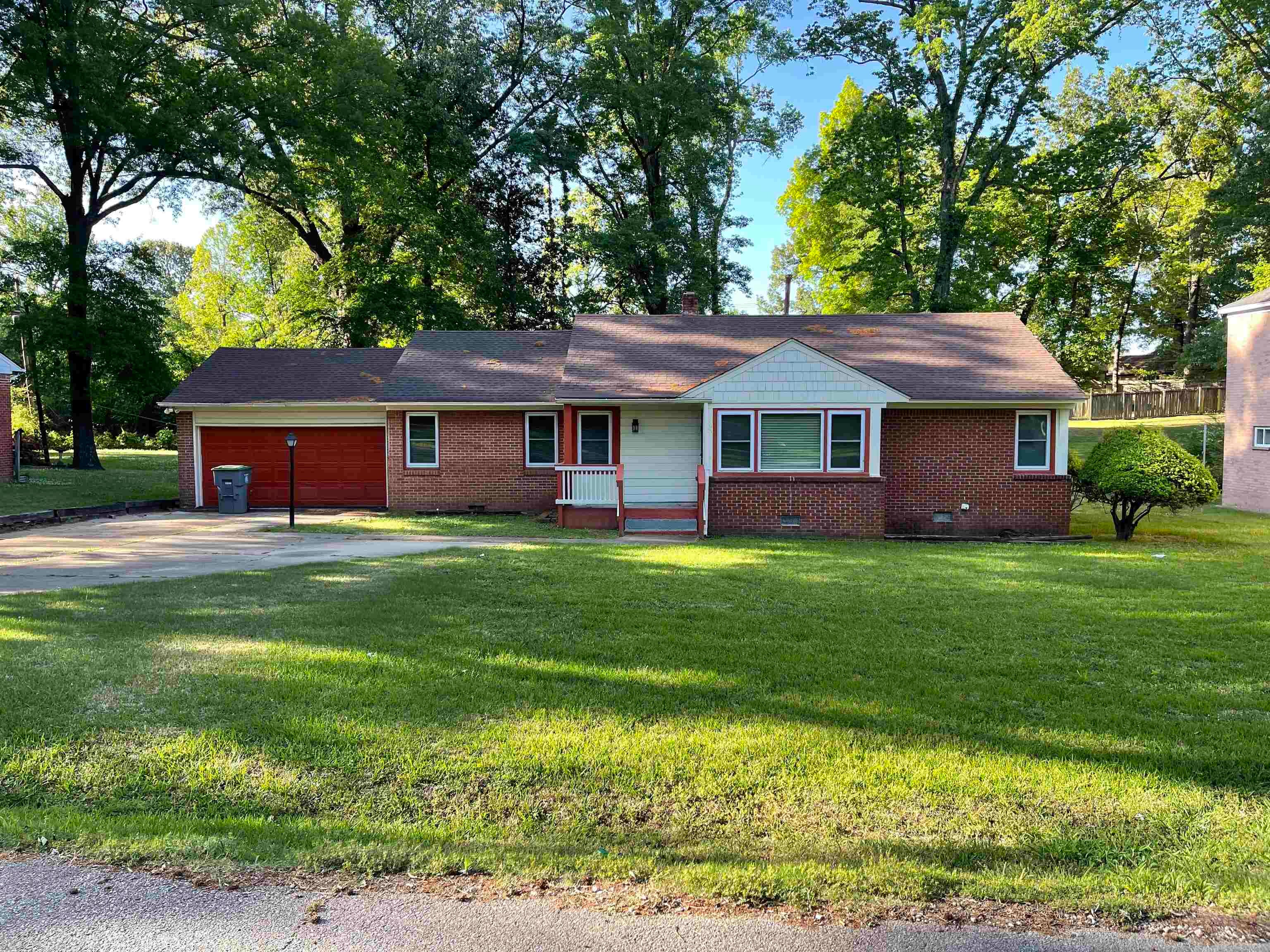 895 Enfield Rd — photo