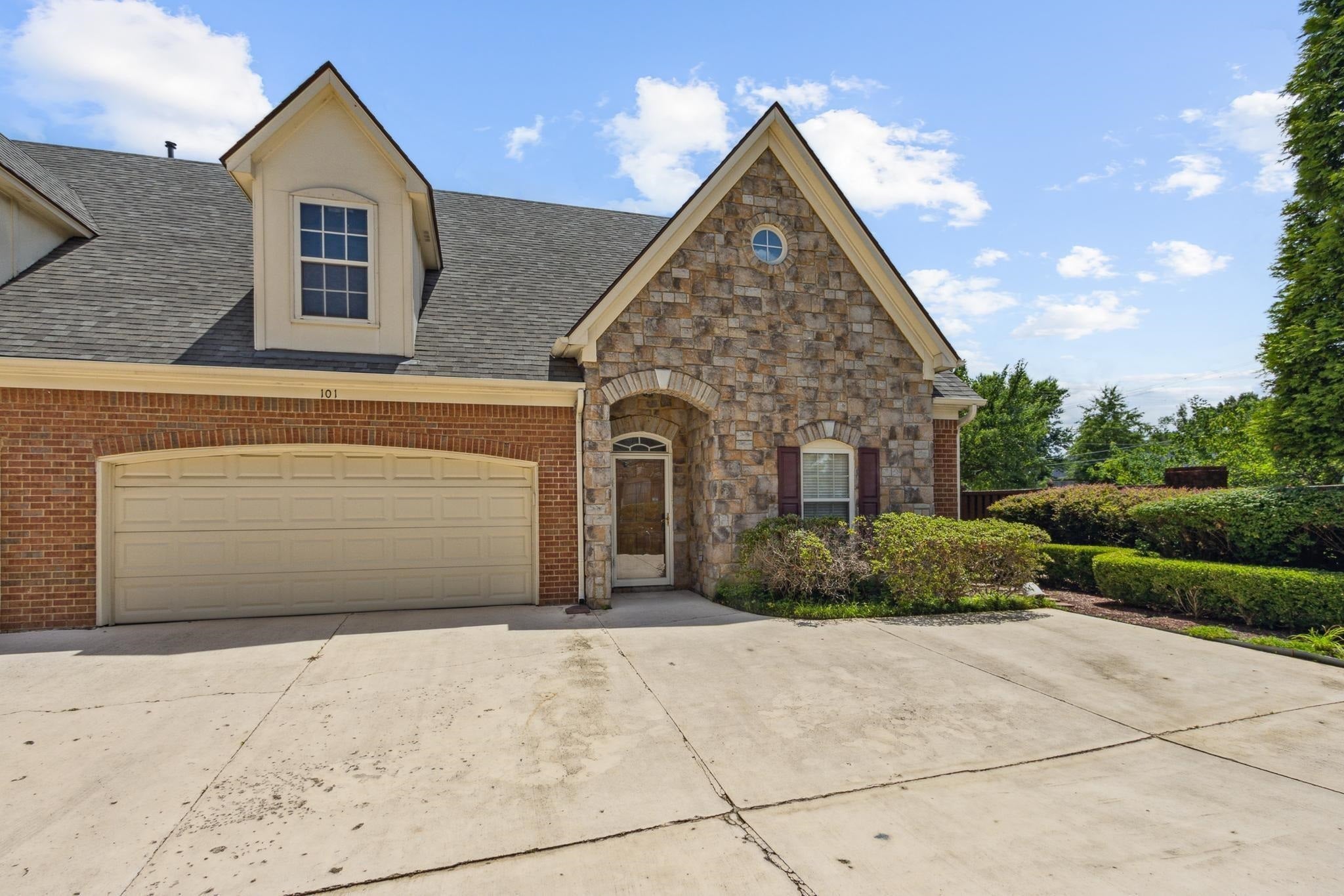 1595 Dexter Grove Ct 101 — photo
