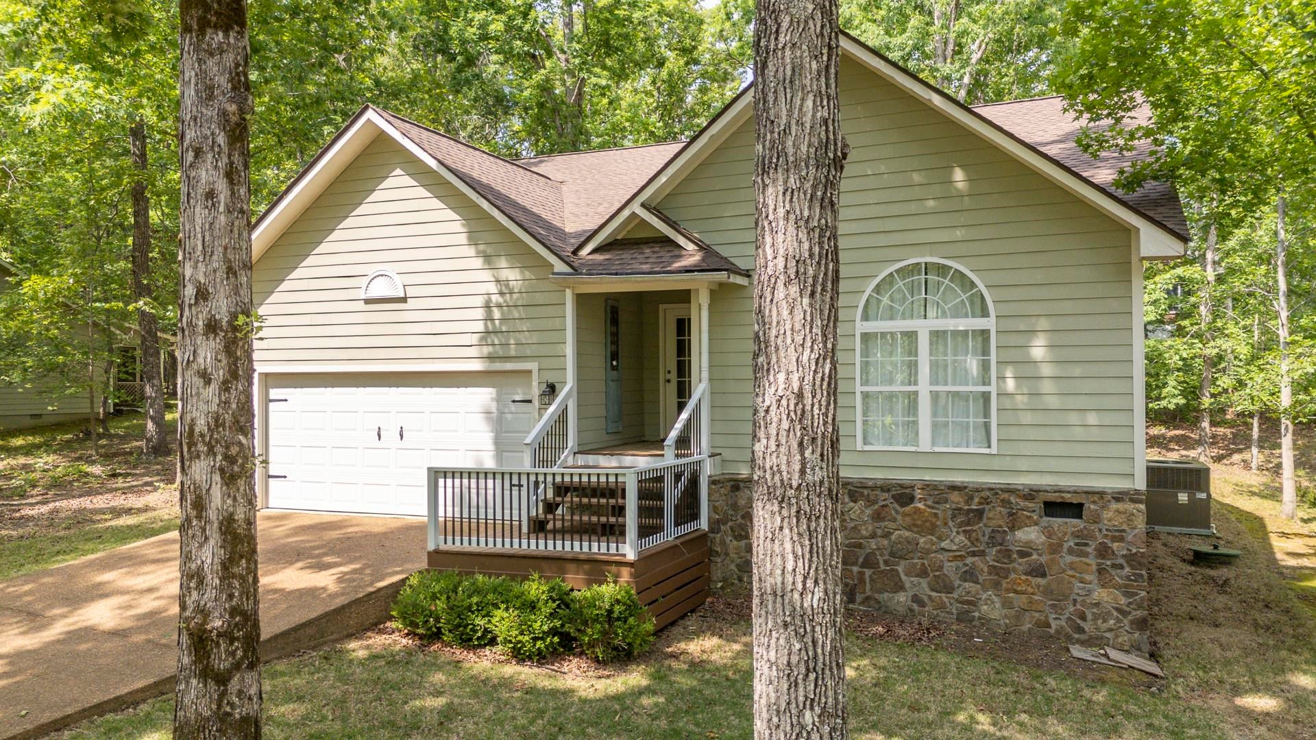 100 Masters Ct — photo