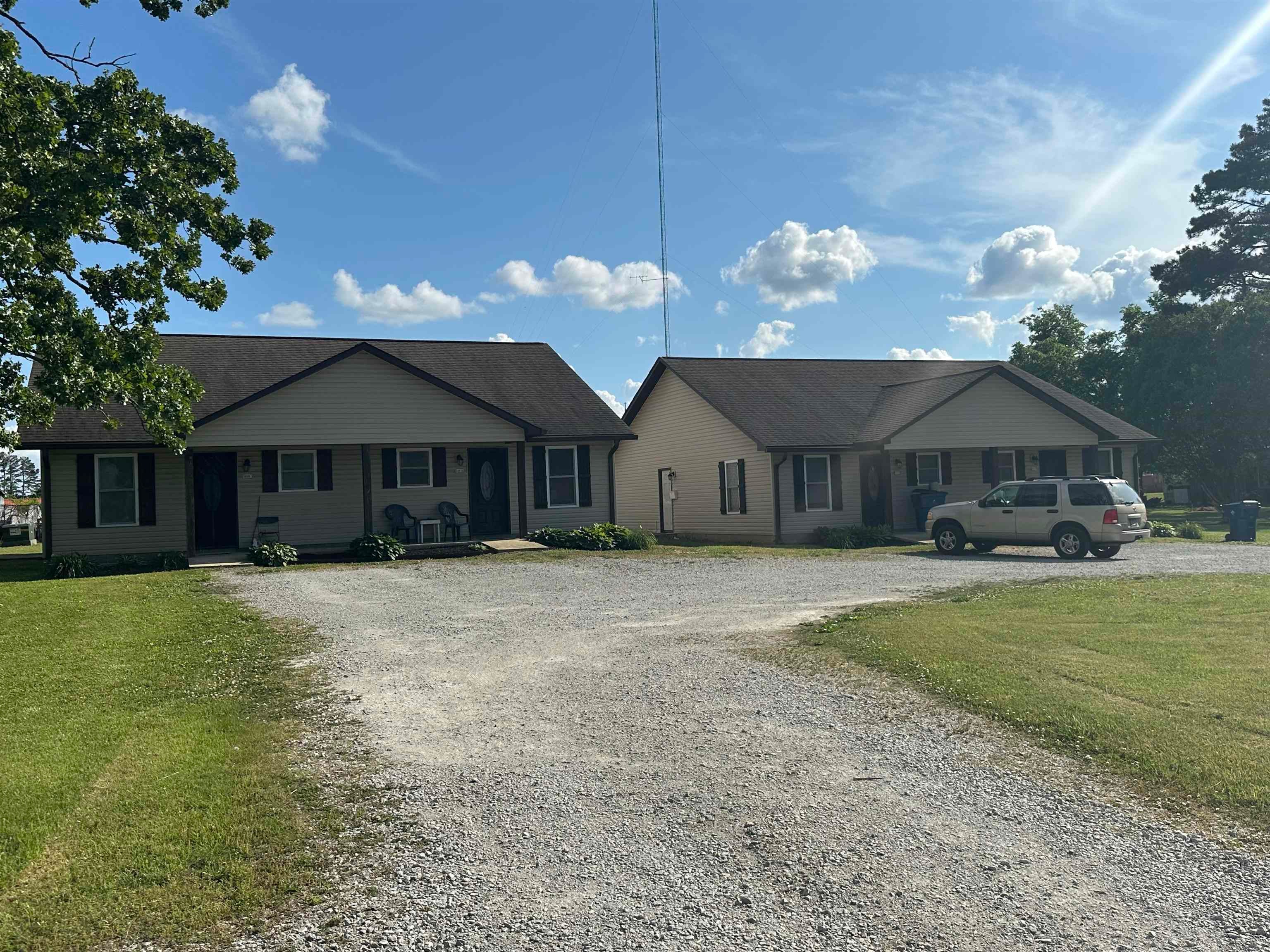 207Ab, 209Ab Willow Dr 207a, 207B, 209a, 209B — photo