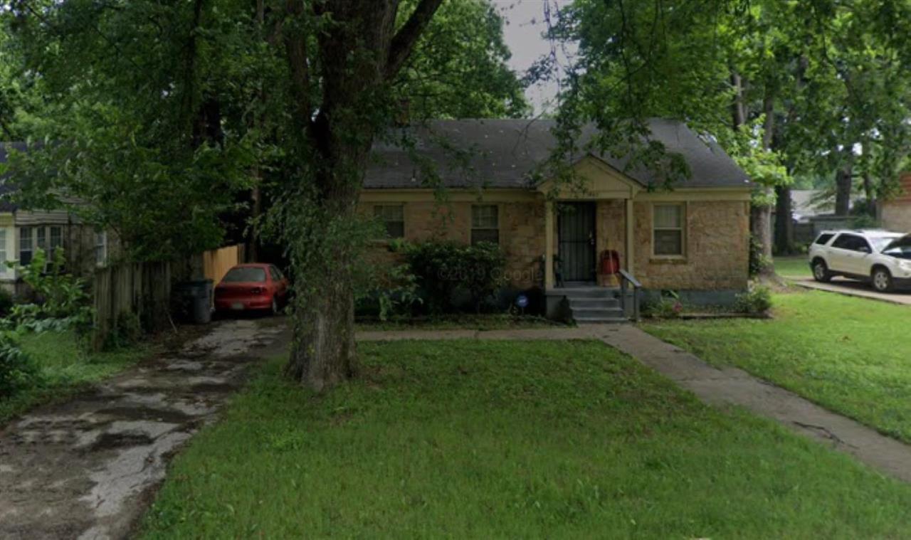 1862 Dupont Ave — photo