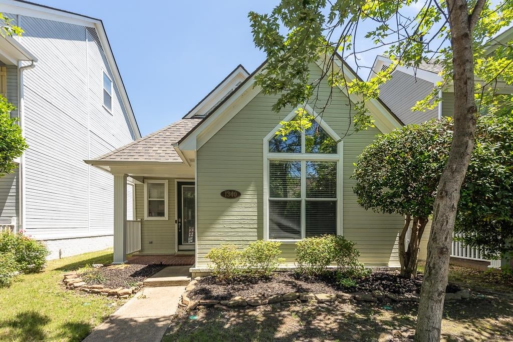 1340 Island Town Dr — photo