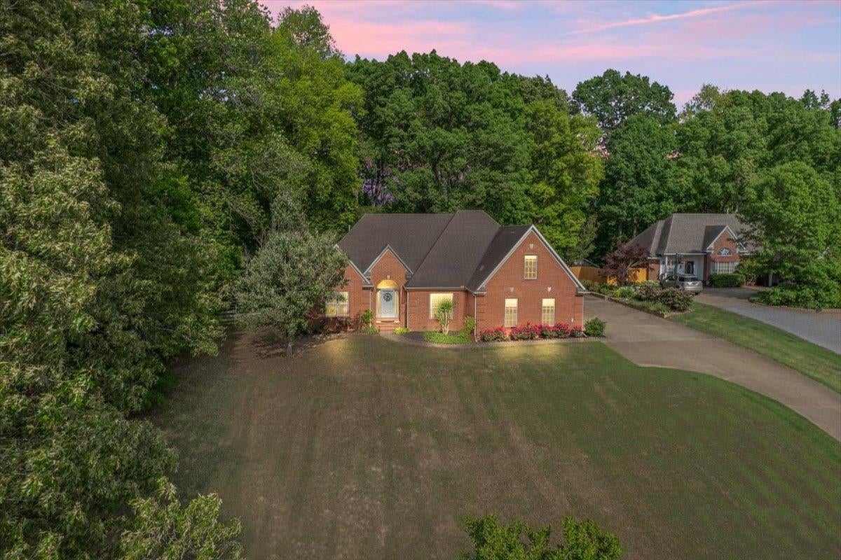 375 Leggett Dr — photo