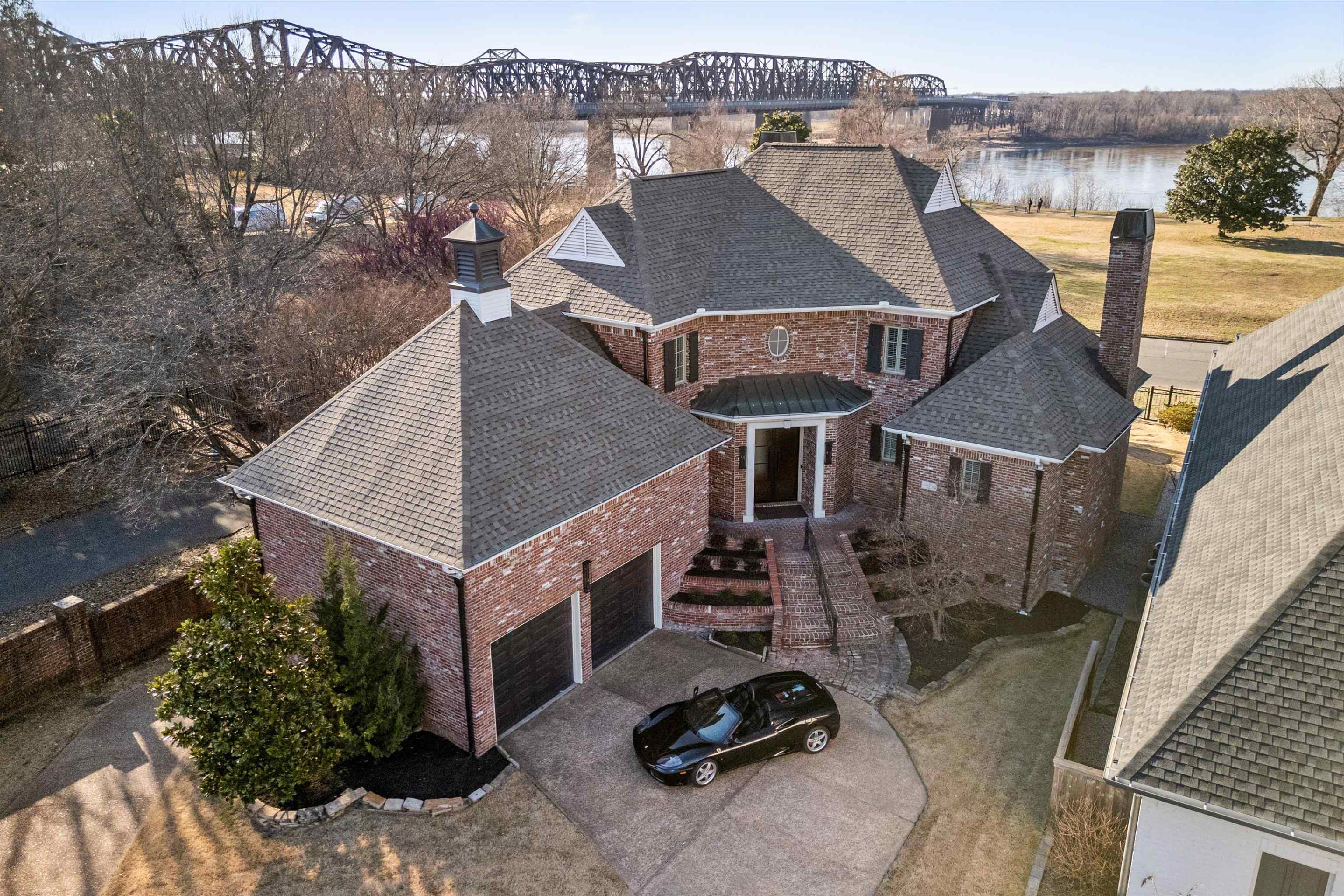 123 Founders Ln — photo