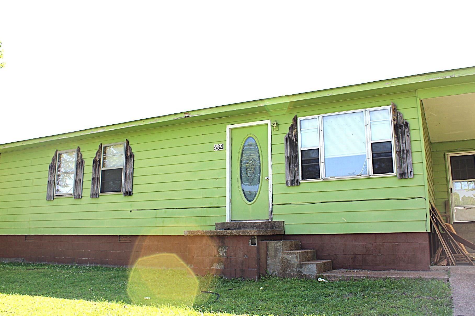584 Chisholm Lake Rd — photo
