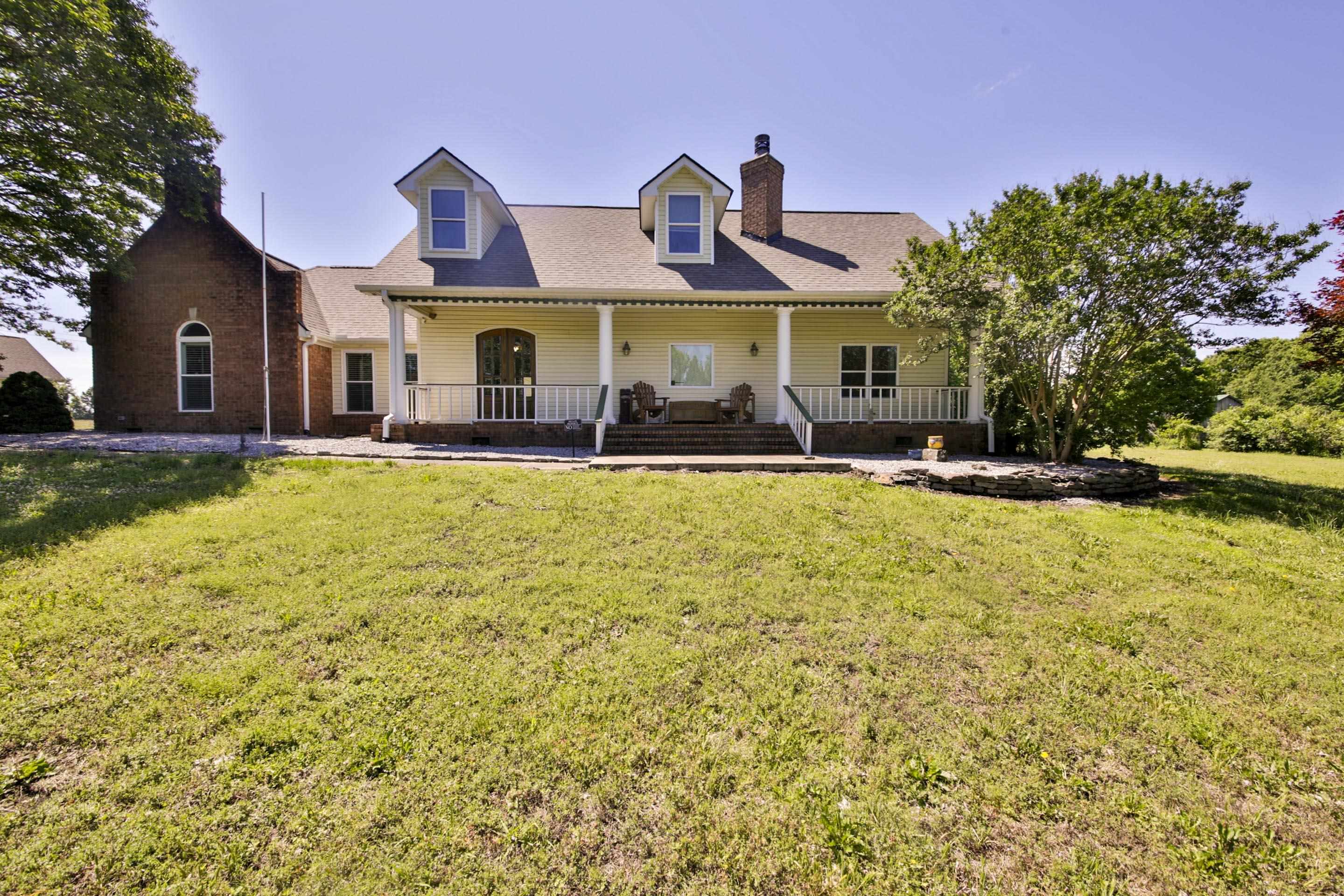 901 Armstrong Rd — photo