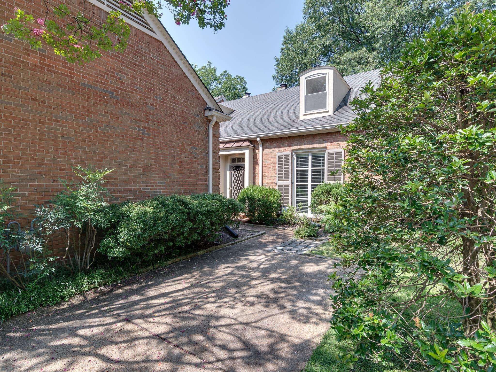 575 Club Walk Ln — photo