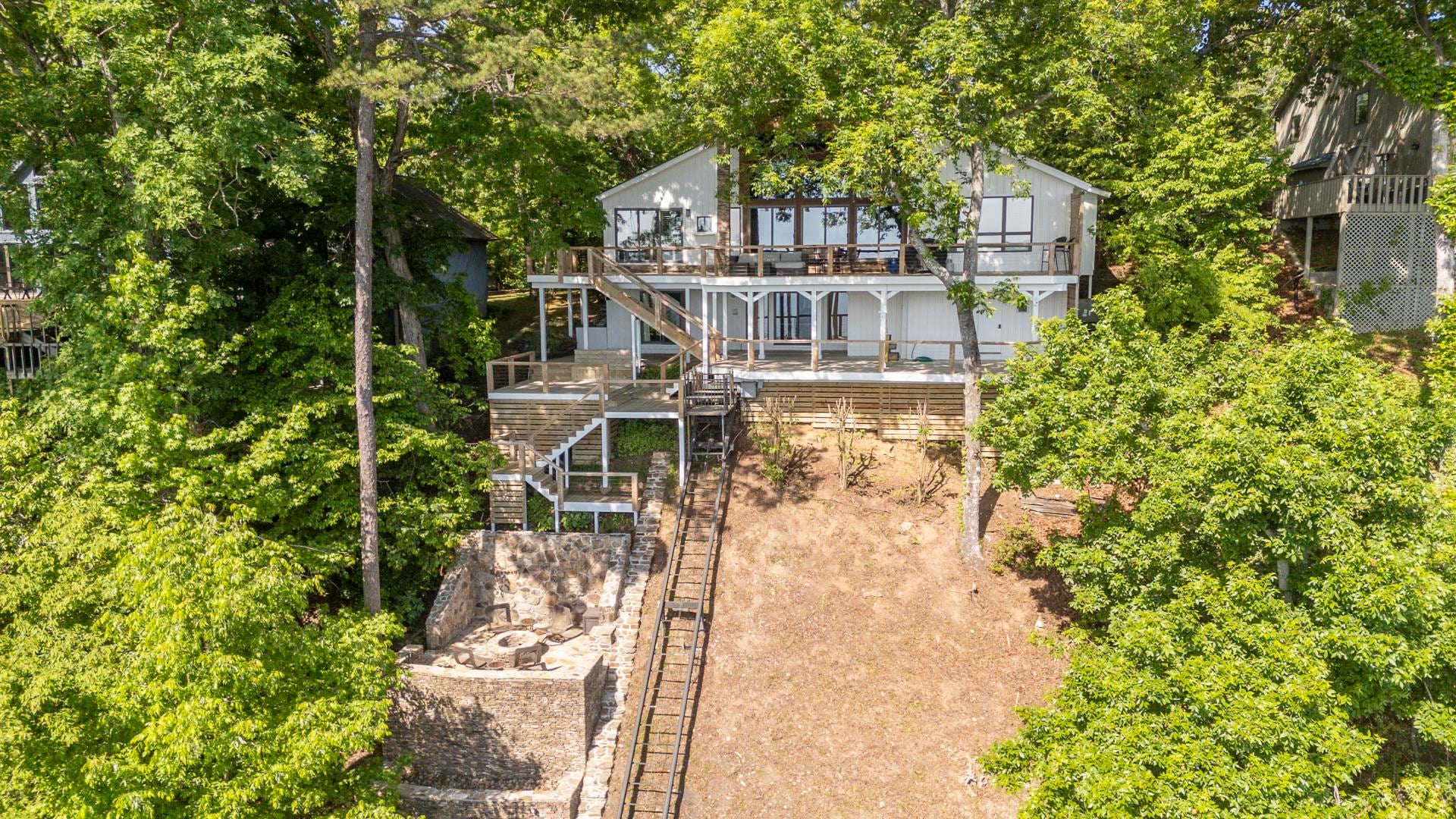 585 Island View Dr — photo