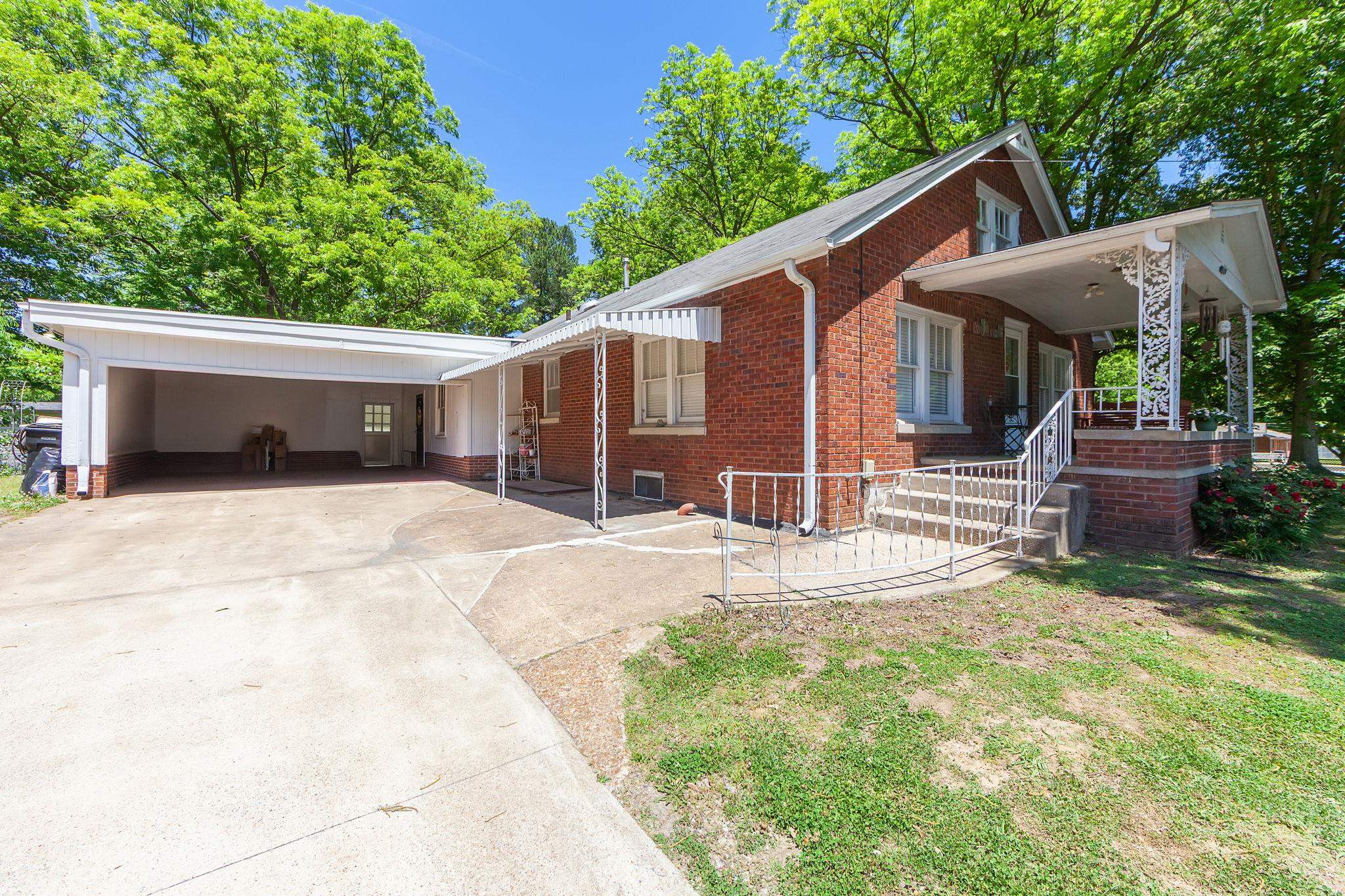 1002 Tucker St — photo