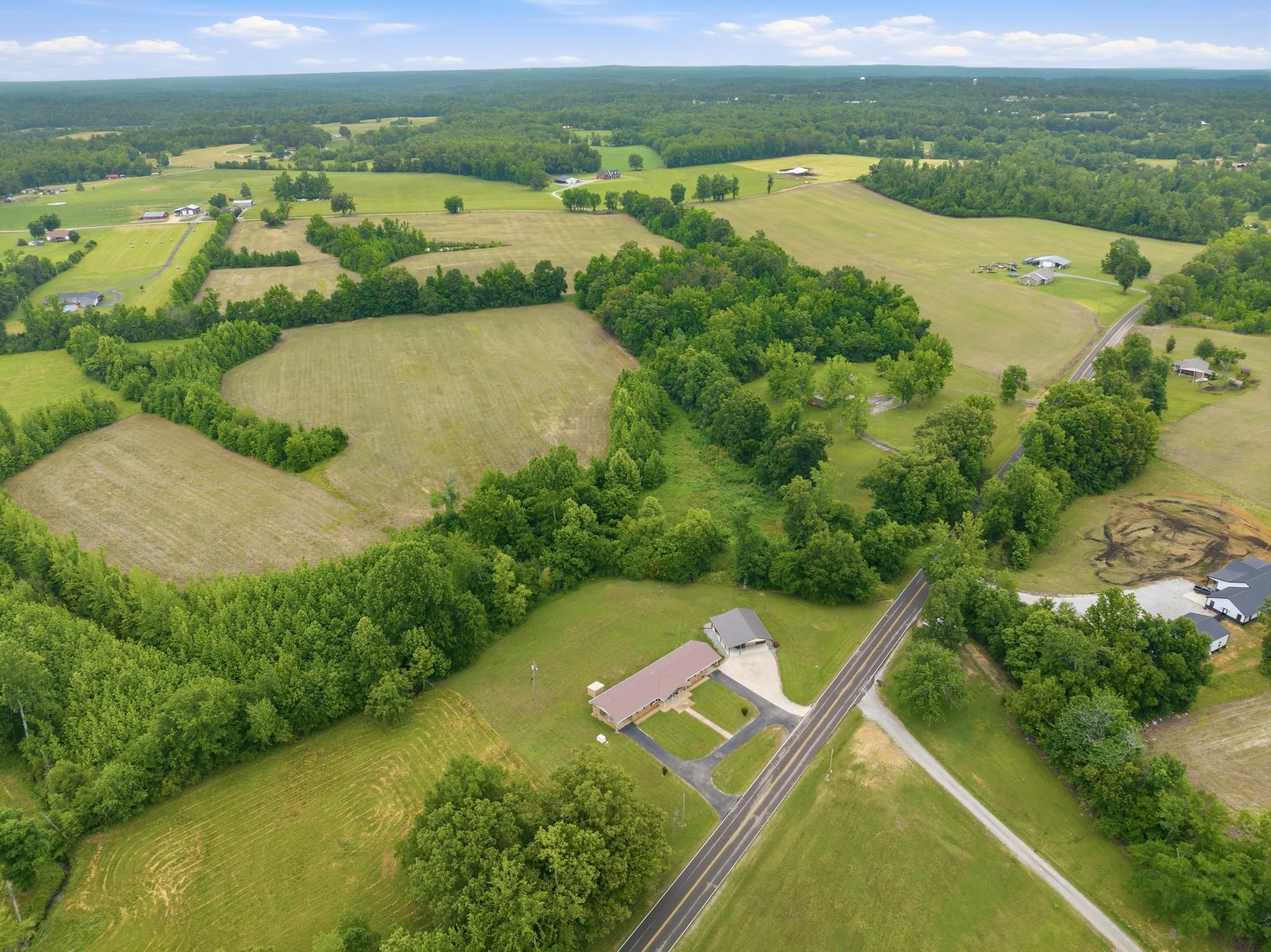 944 Brooksie Thompson Rd, Decaturville, TN 38329 — photo 3