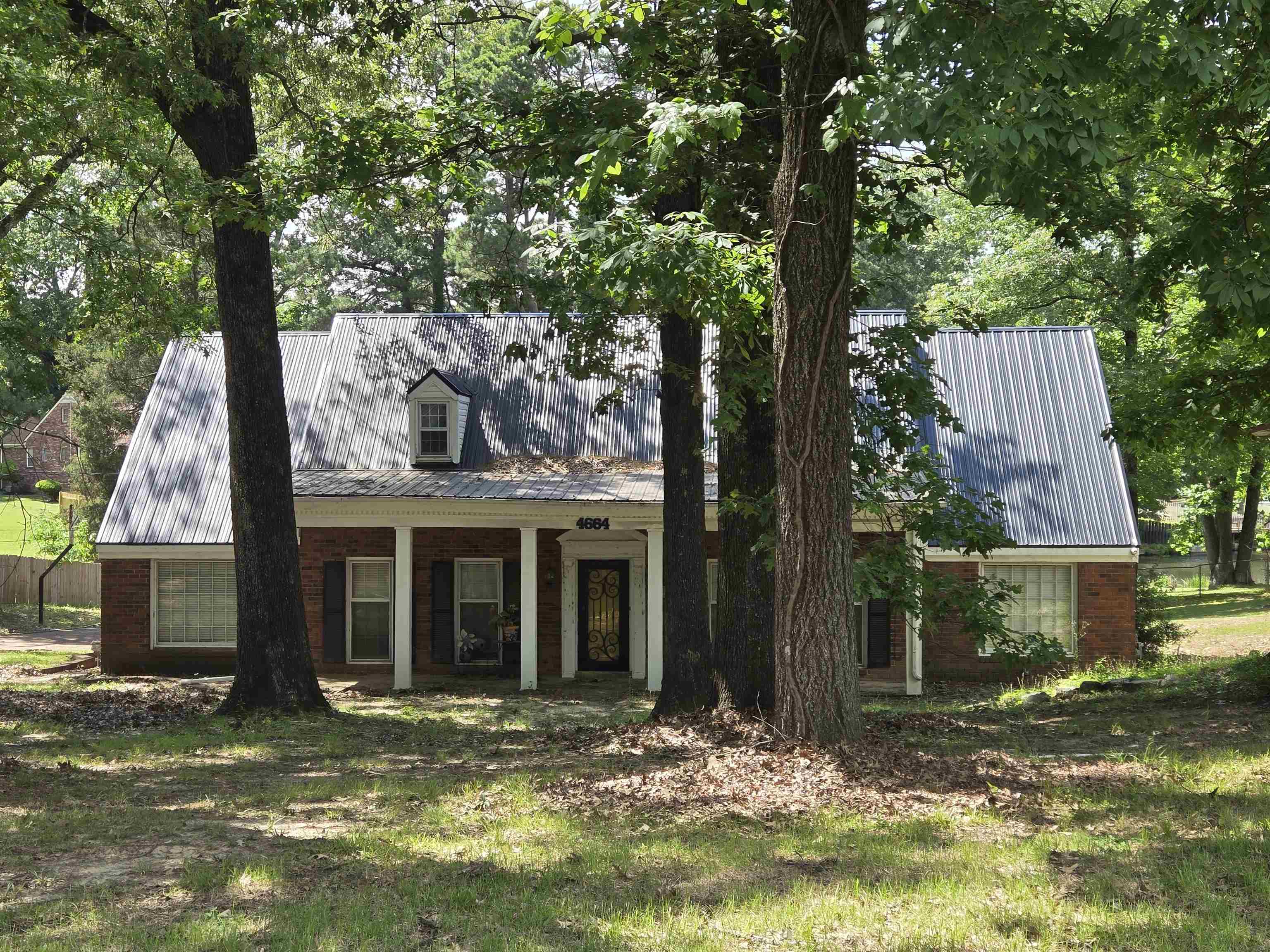 4664 Clearwater Dr — photo