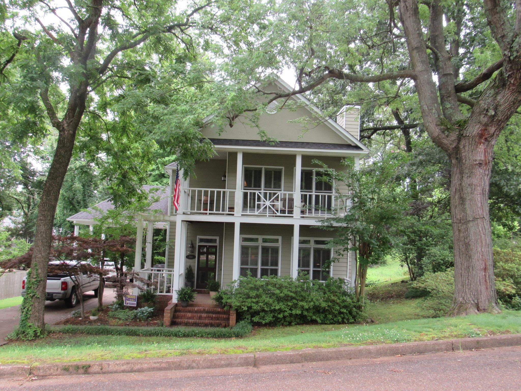 703 Irene Cir — photo