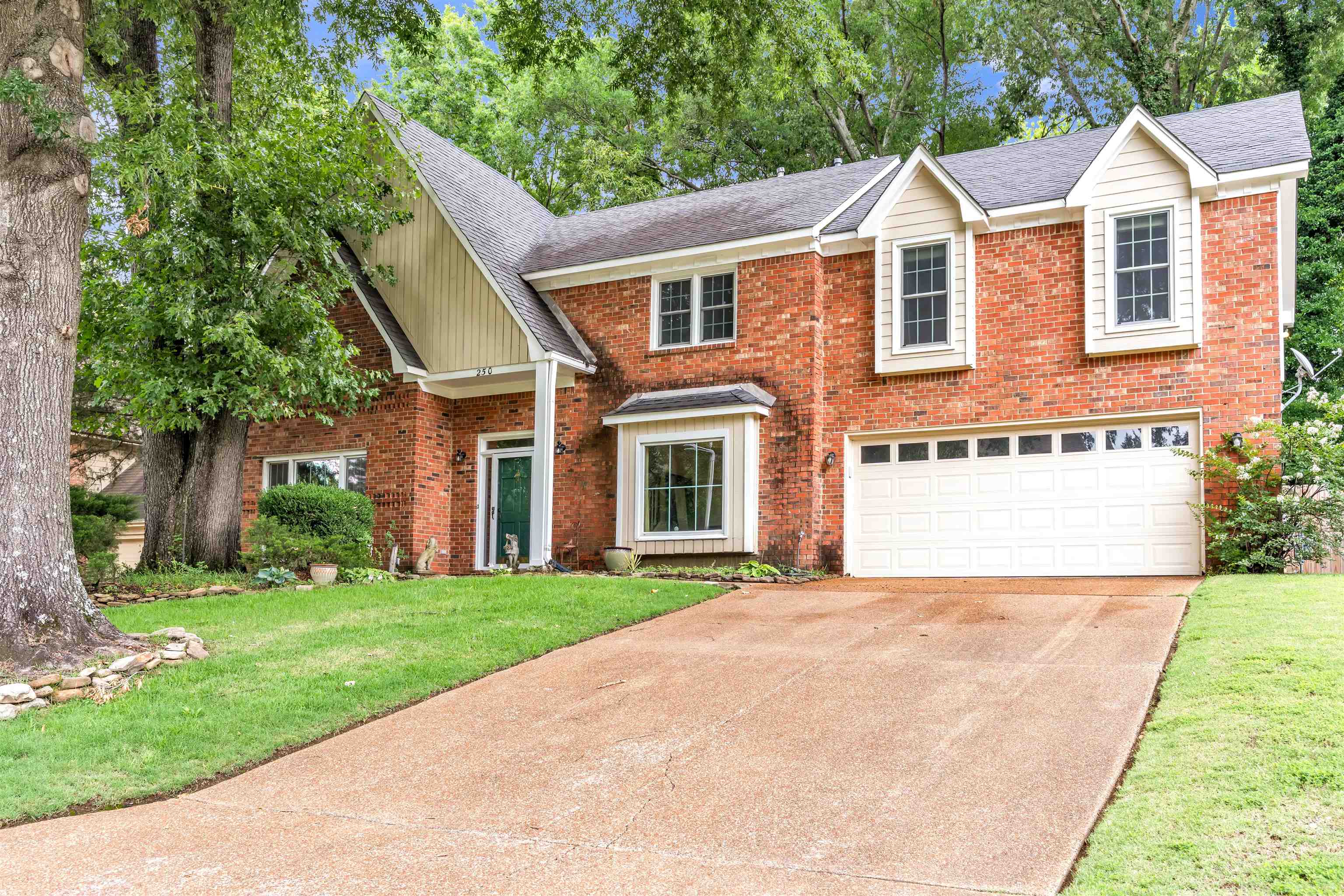 250 Locust Grove Dr — photo