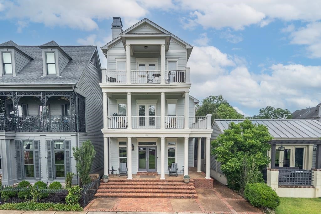1020 Island Park Dr — photo