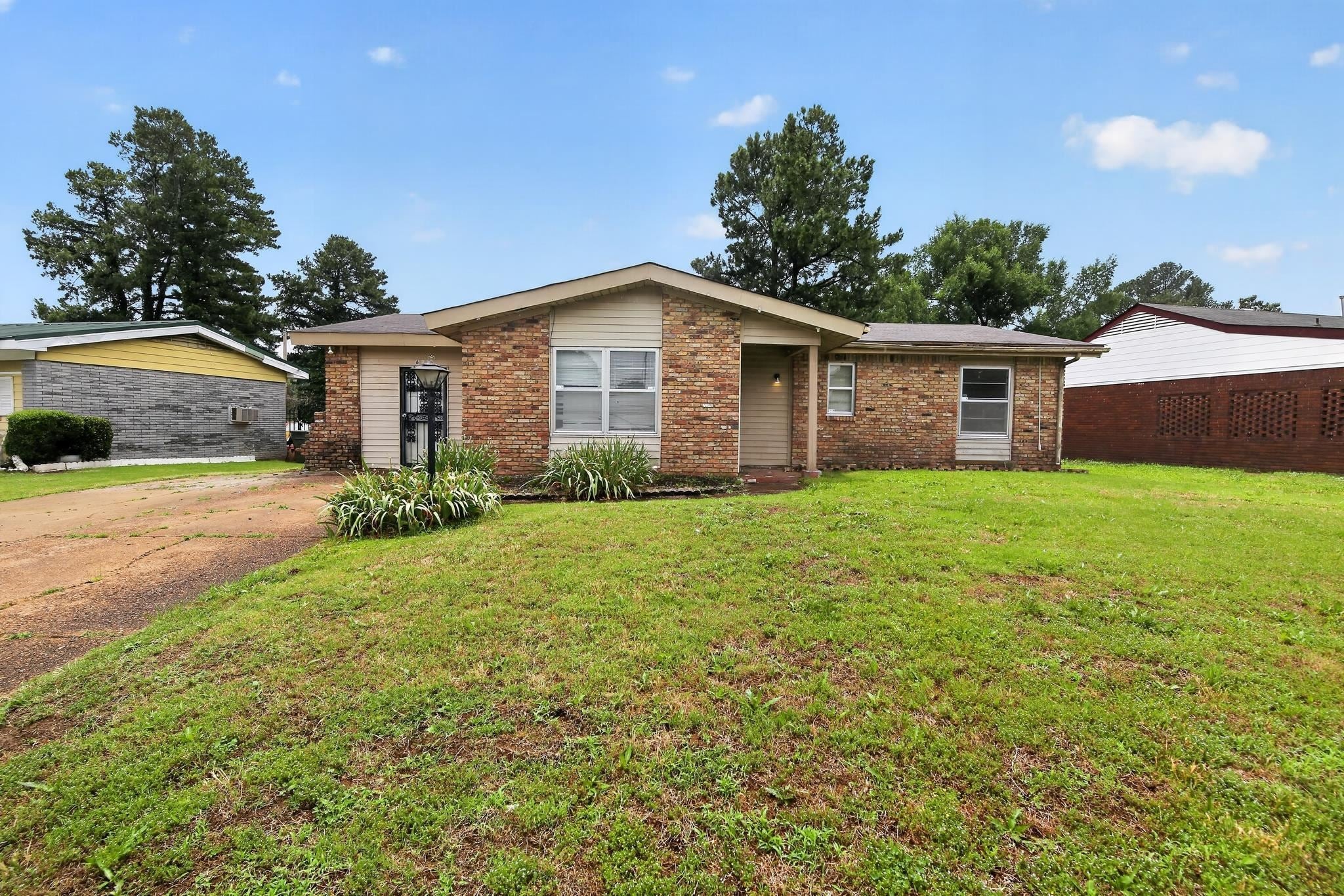 645 Parkrose Rd — photo