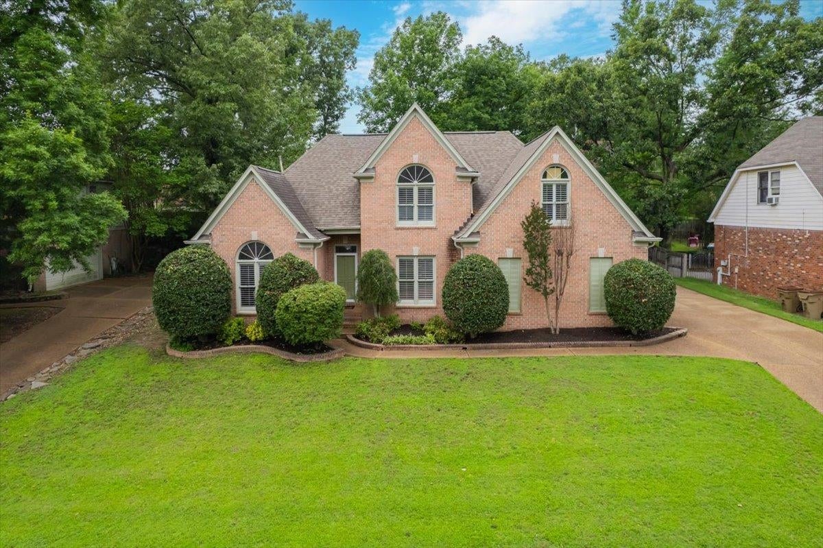 215 Leaf Trail Ct — photo