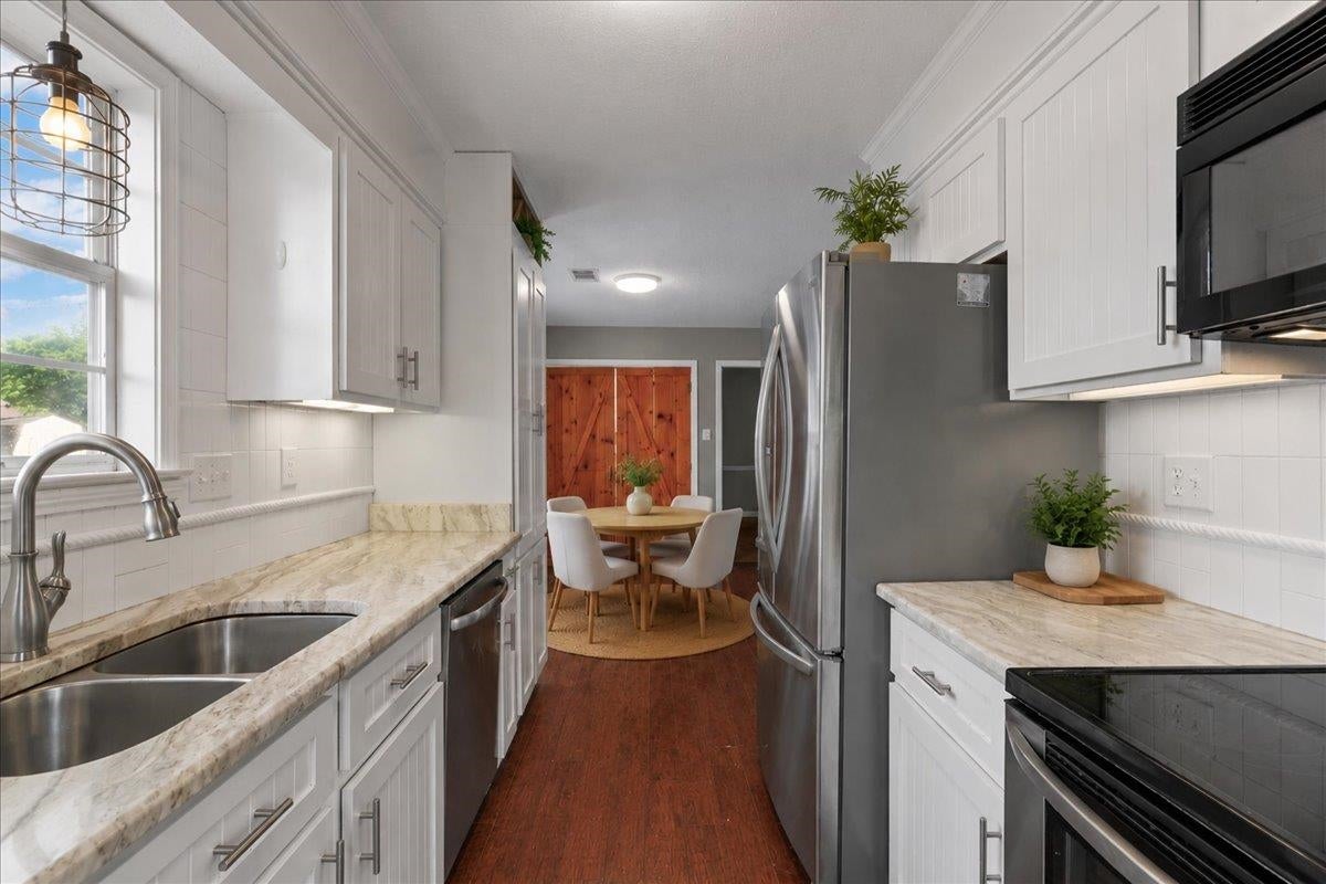 3775 Stonehill Dr — photo