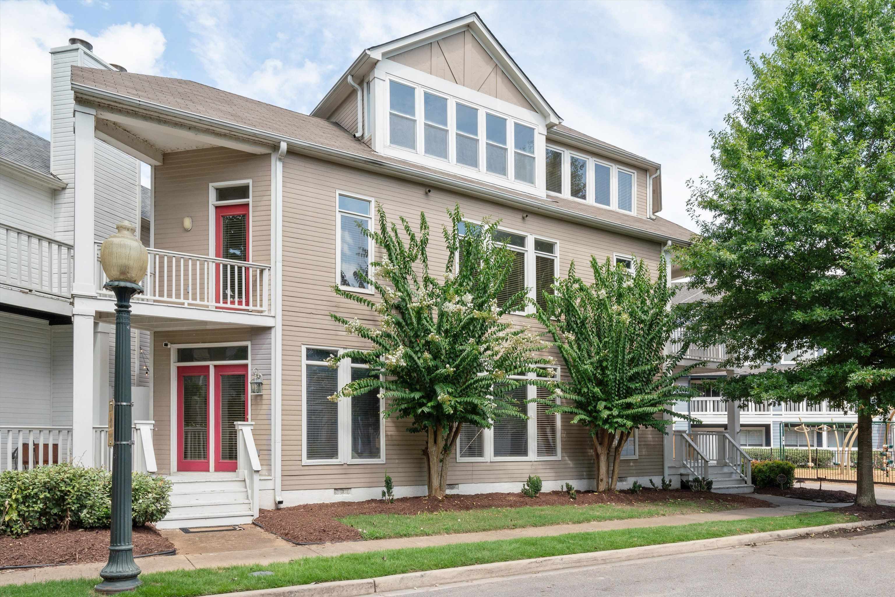 1003 Island Park Cir — photo