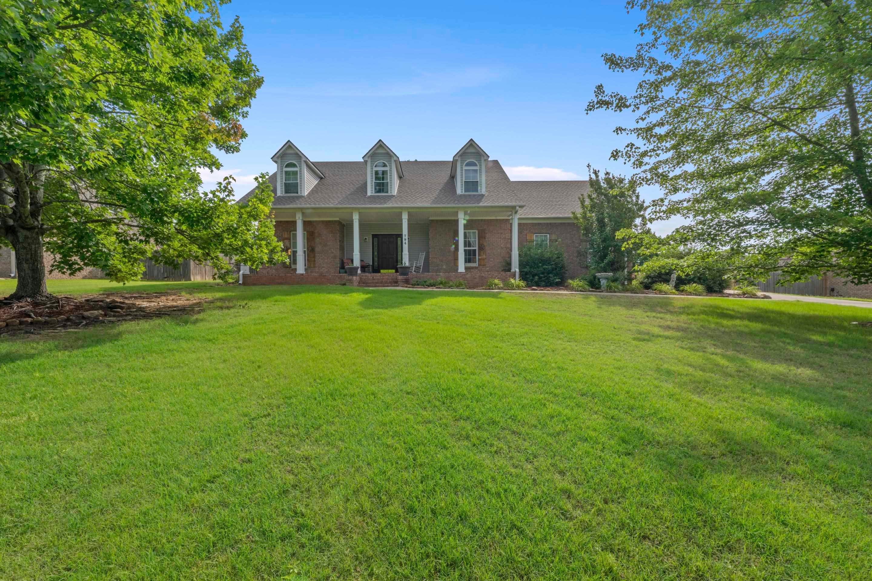 794 Williamsburg Dr — photo