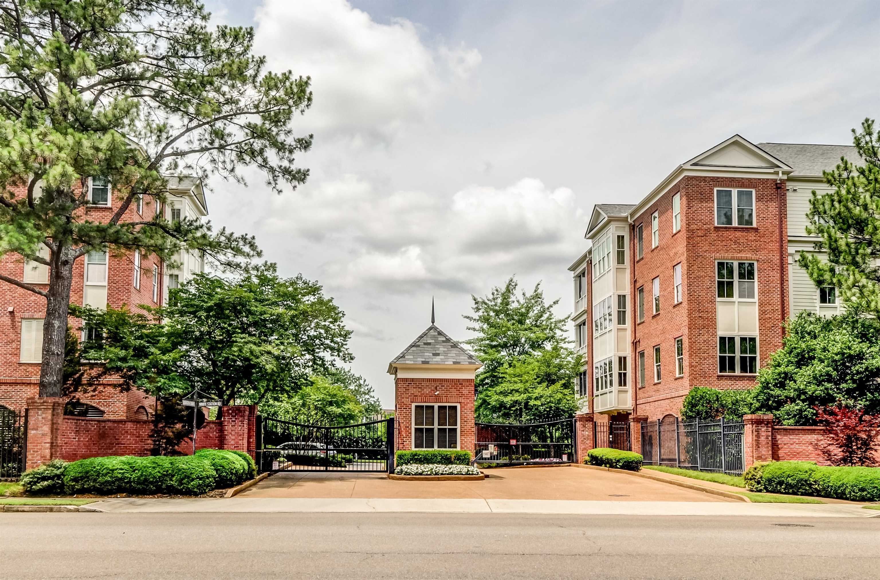 591 Lexington Club Ct — photo