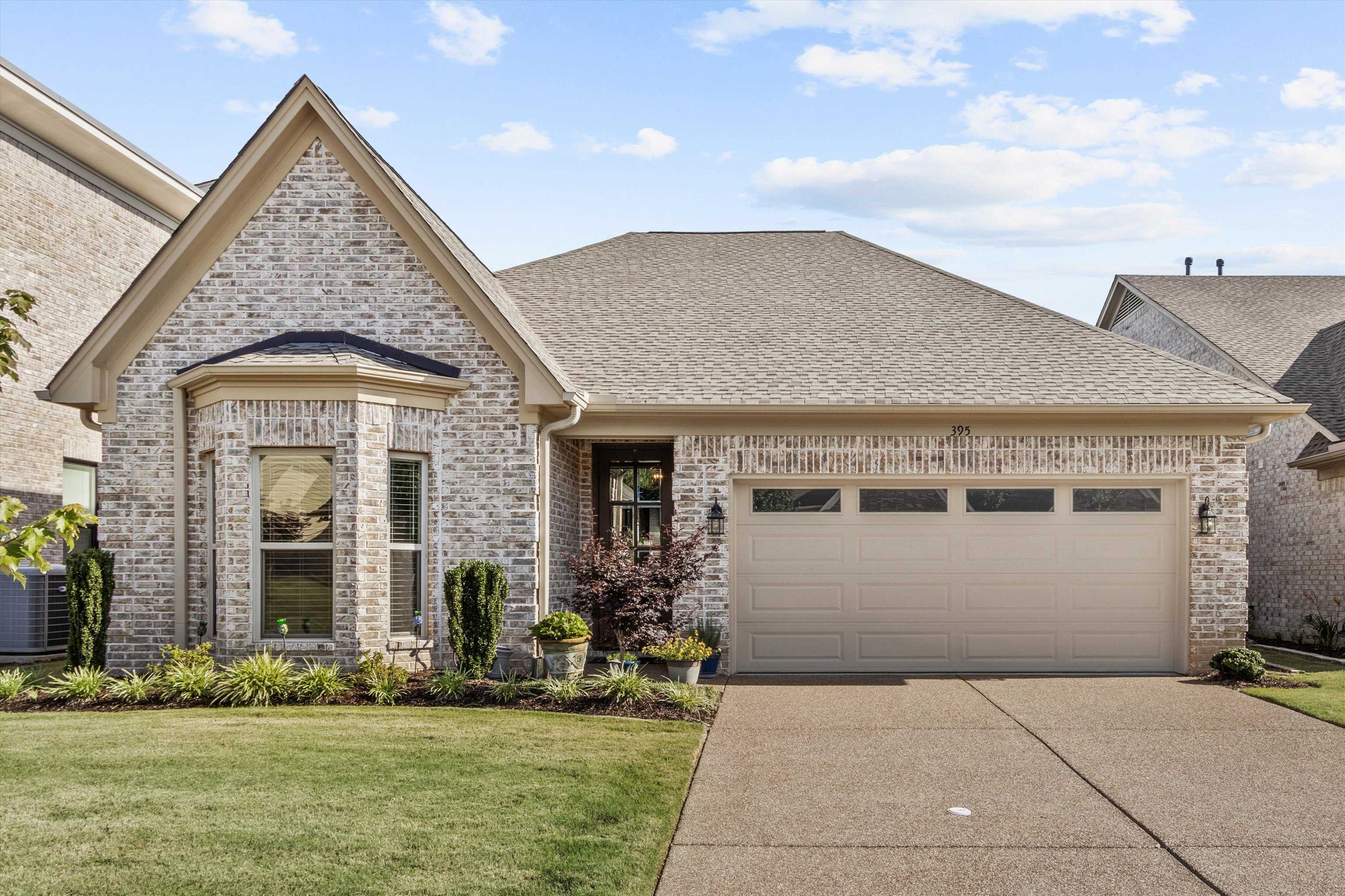 395 St Andrews Dr — photo