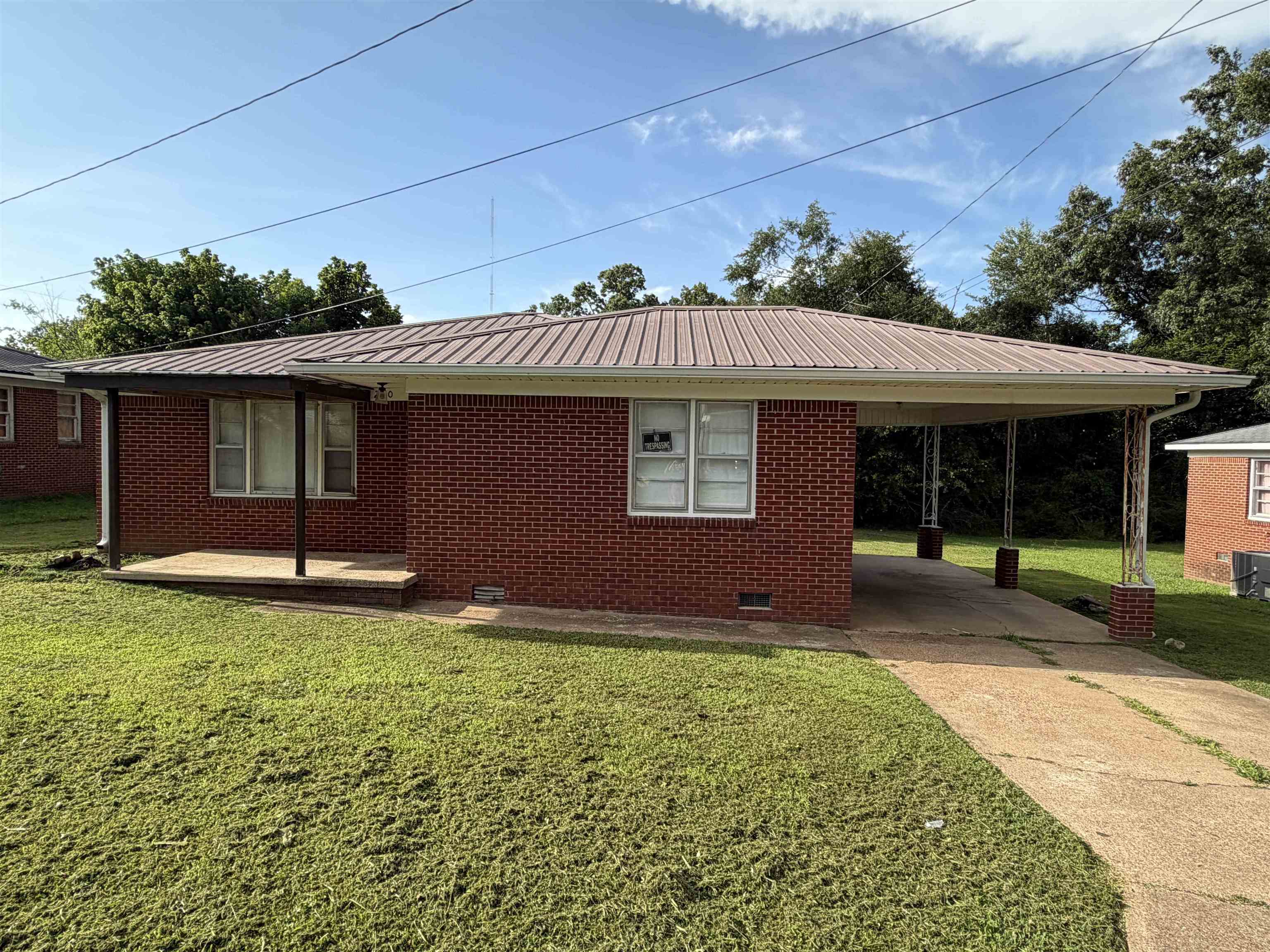 200 Jw Davis Dr — photo