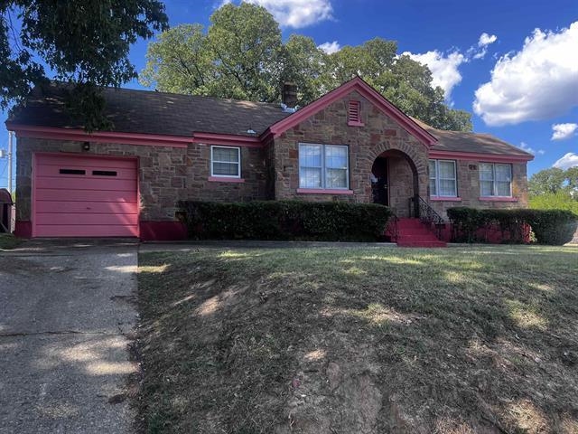 760 E McKellar Ave — photo