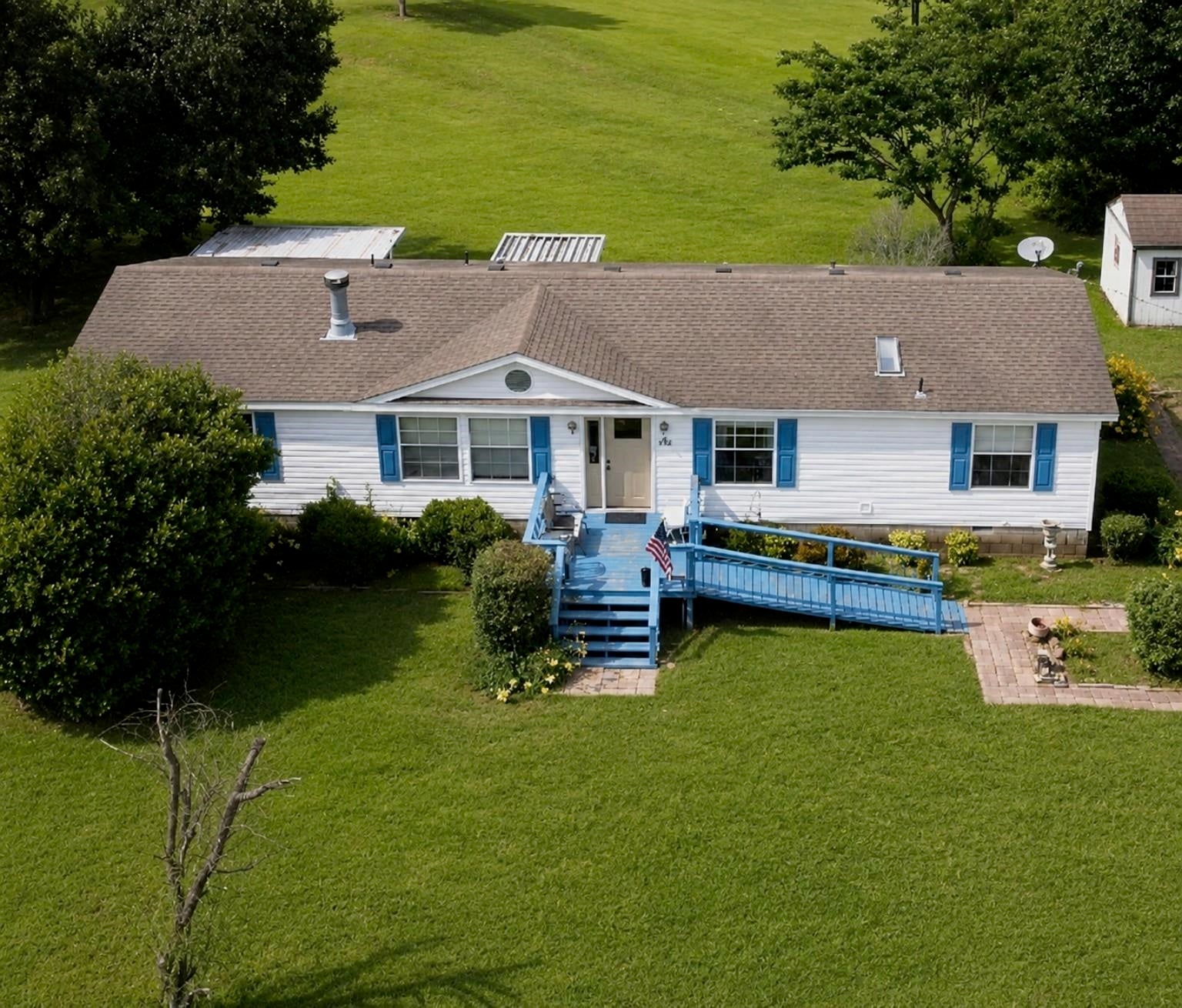 656 Robertson Rd — photo