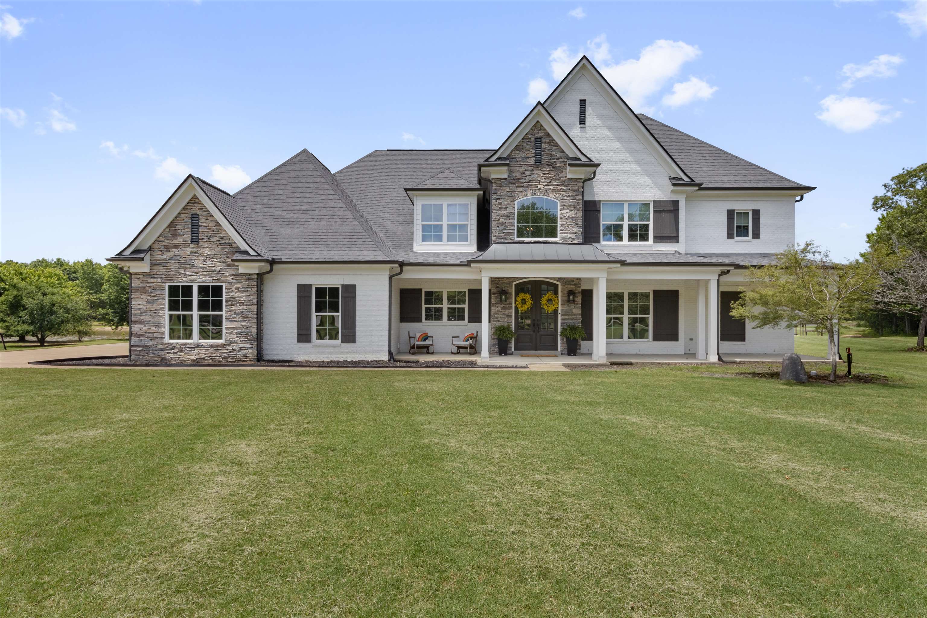 255 Lake Pointe CV — photo