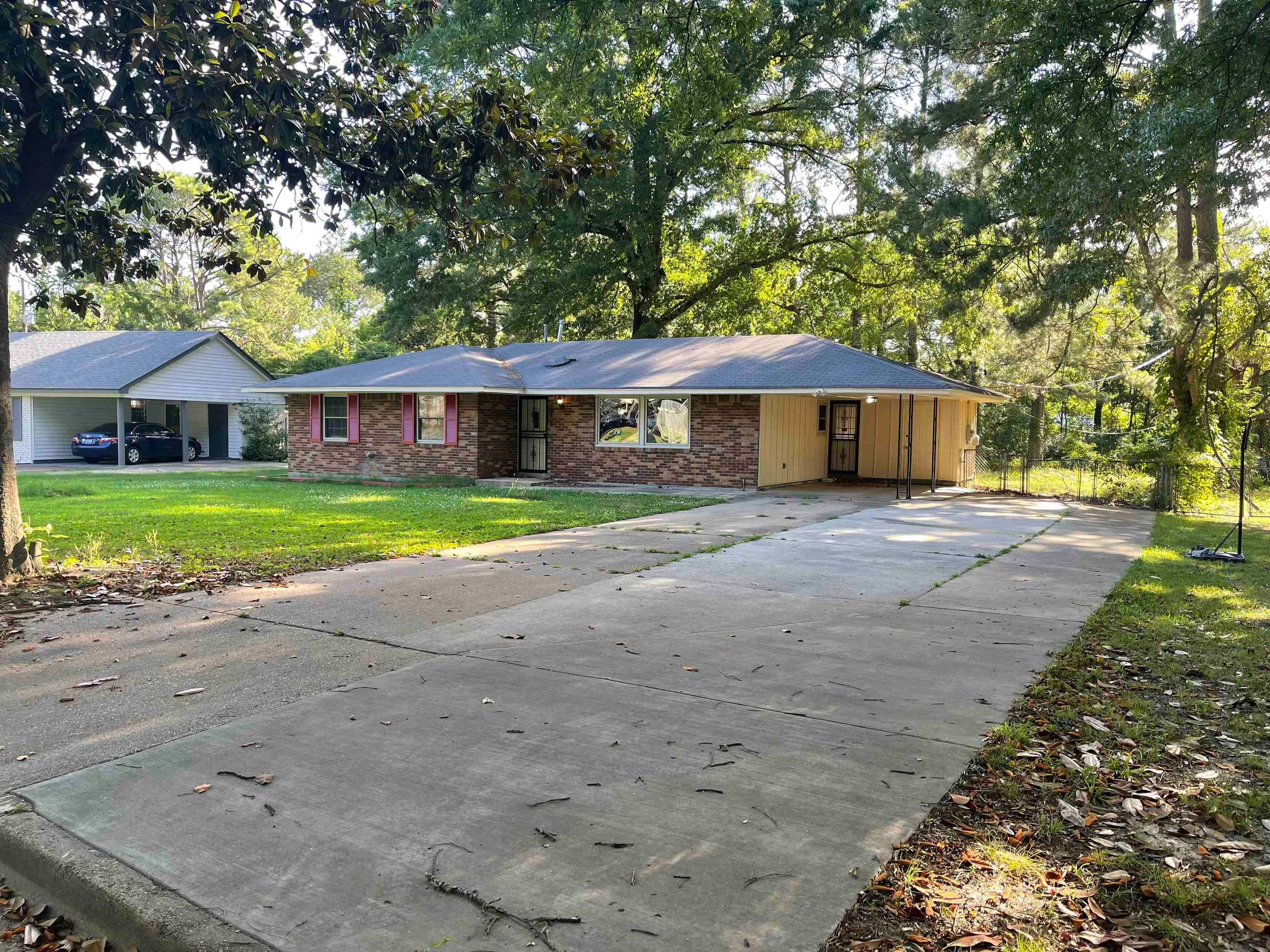 3643 W Big Bend Dr — photo