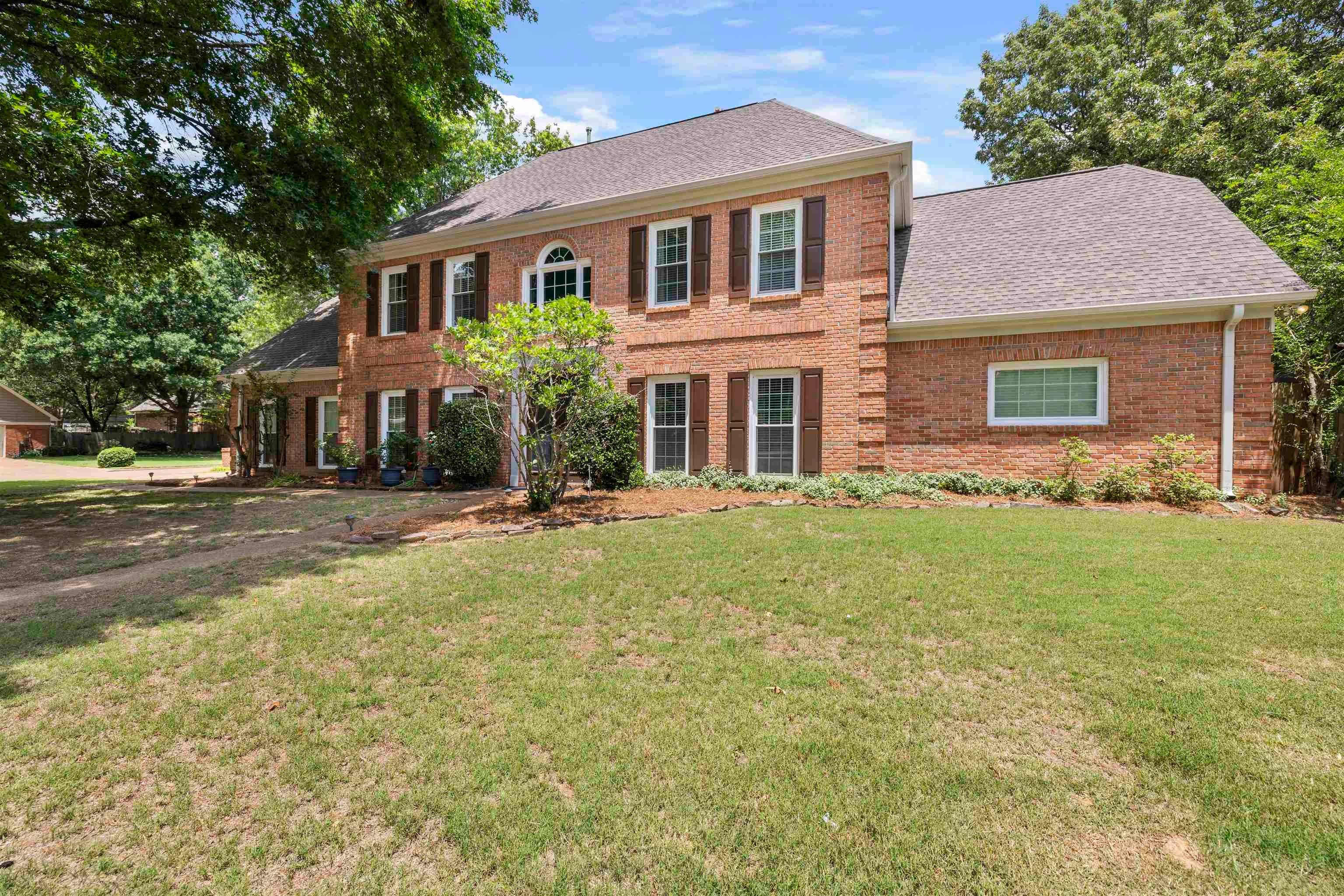 8890 Riverwood Farms Pky — photo