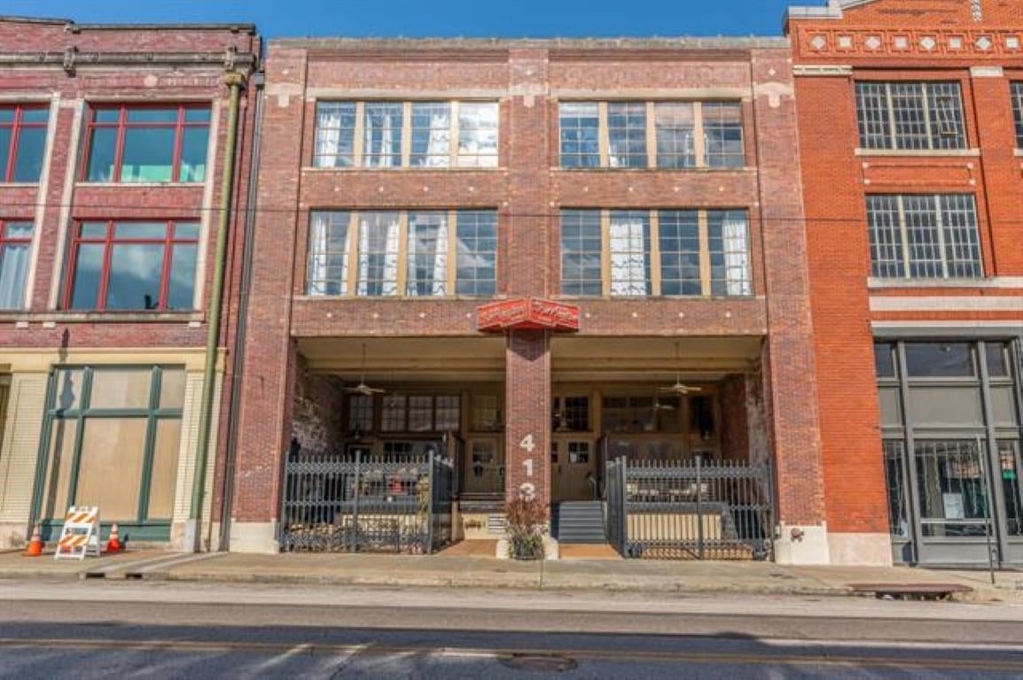 413 S Main St 205 — photo