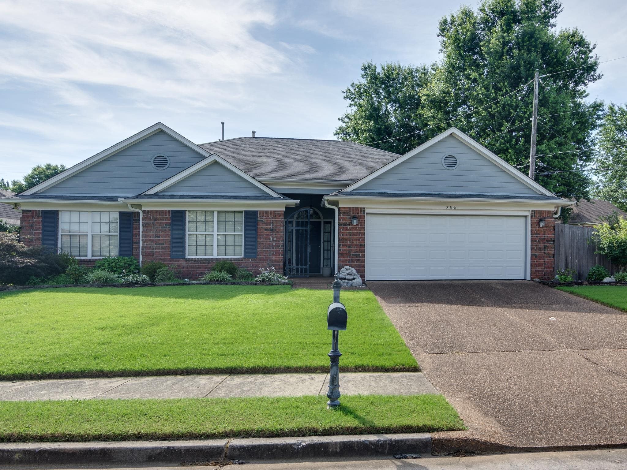 796 Radiance Dr — photo