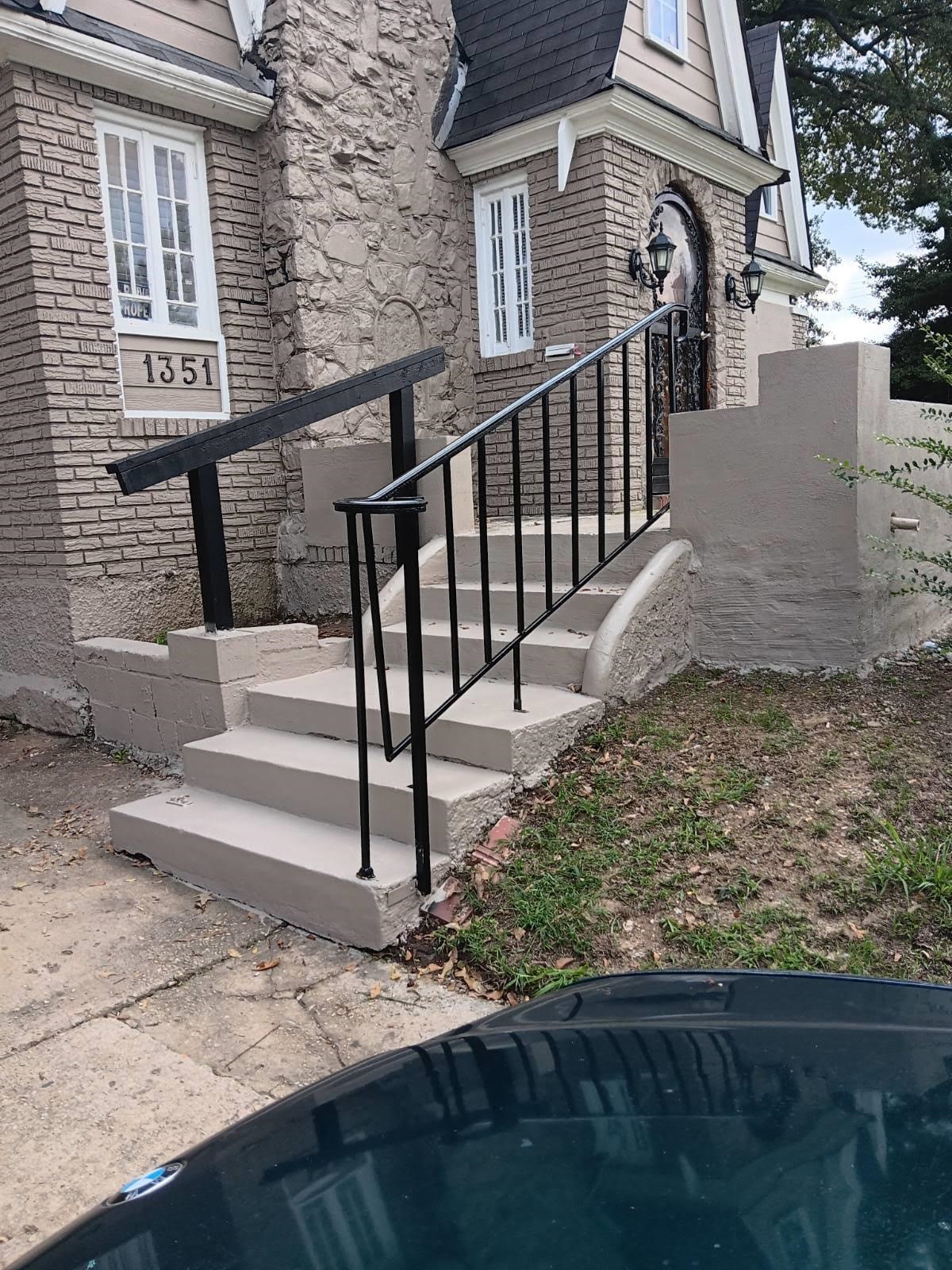 1351 E Mallory Ave — photo