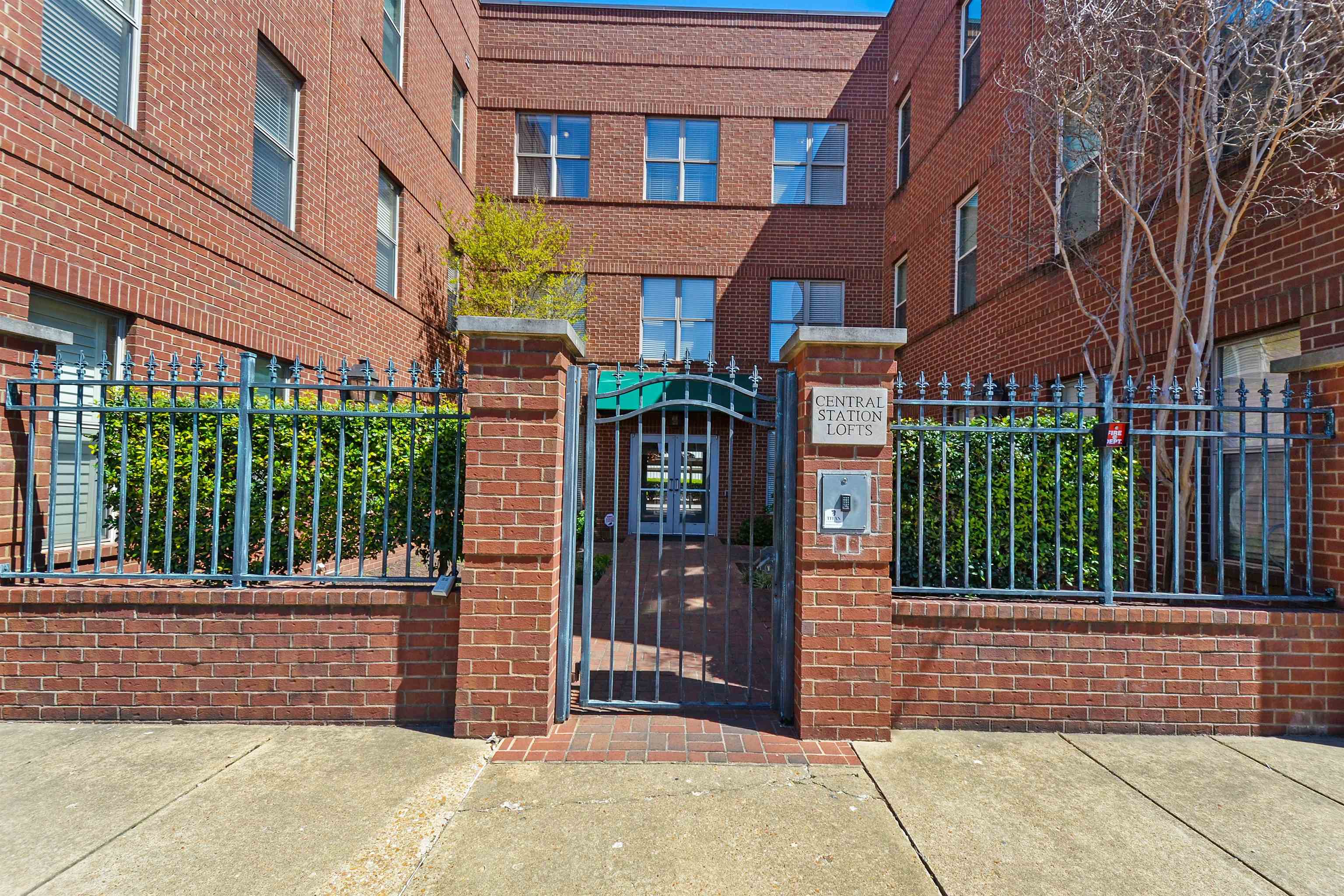 600 S Main St 303 — photo