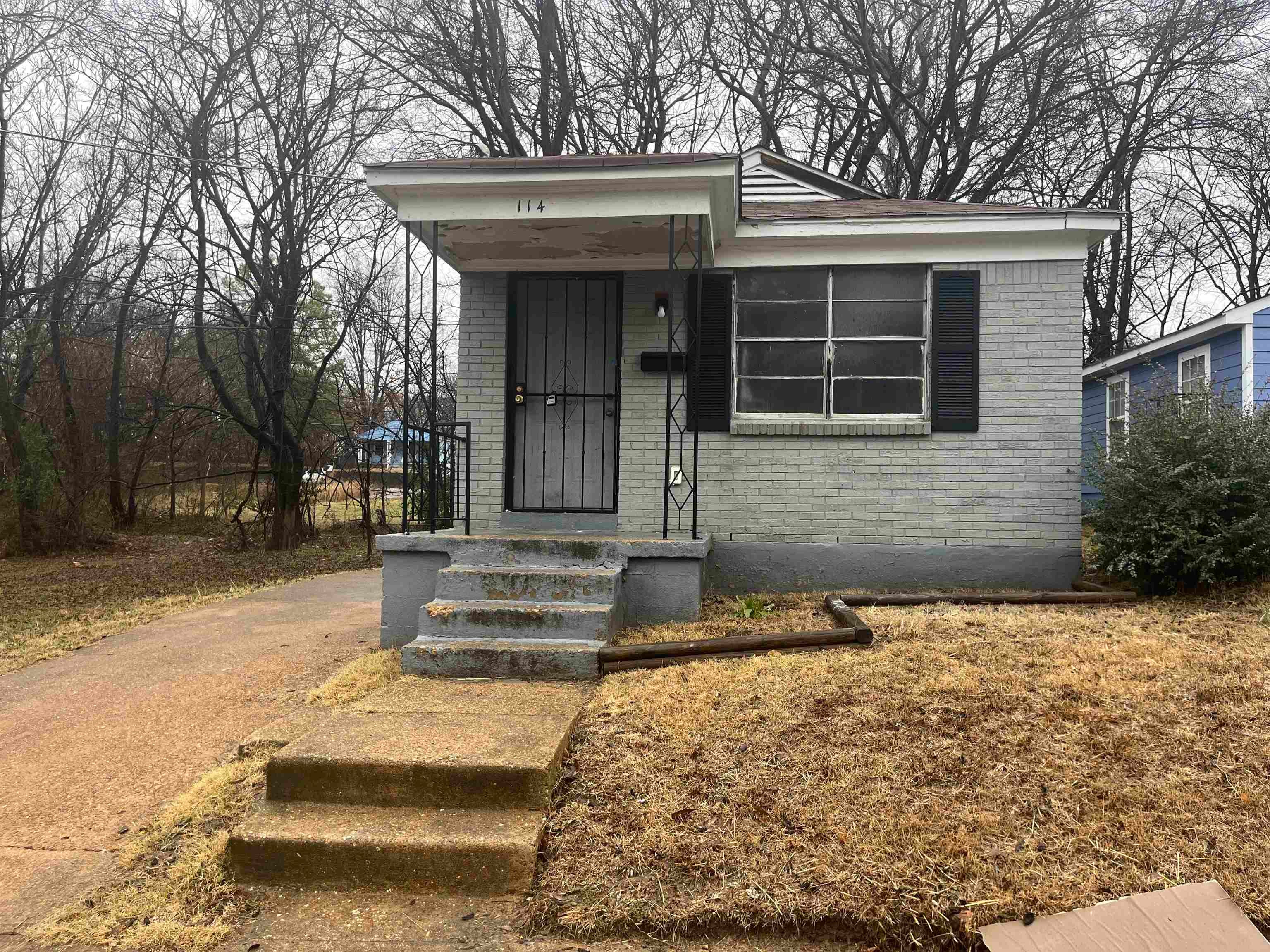 114 W Dison Ave — photo