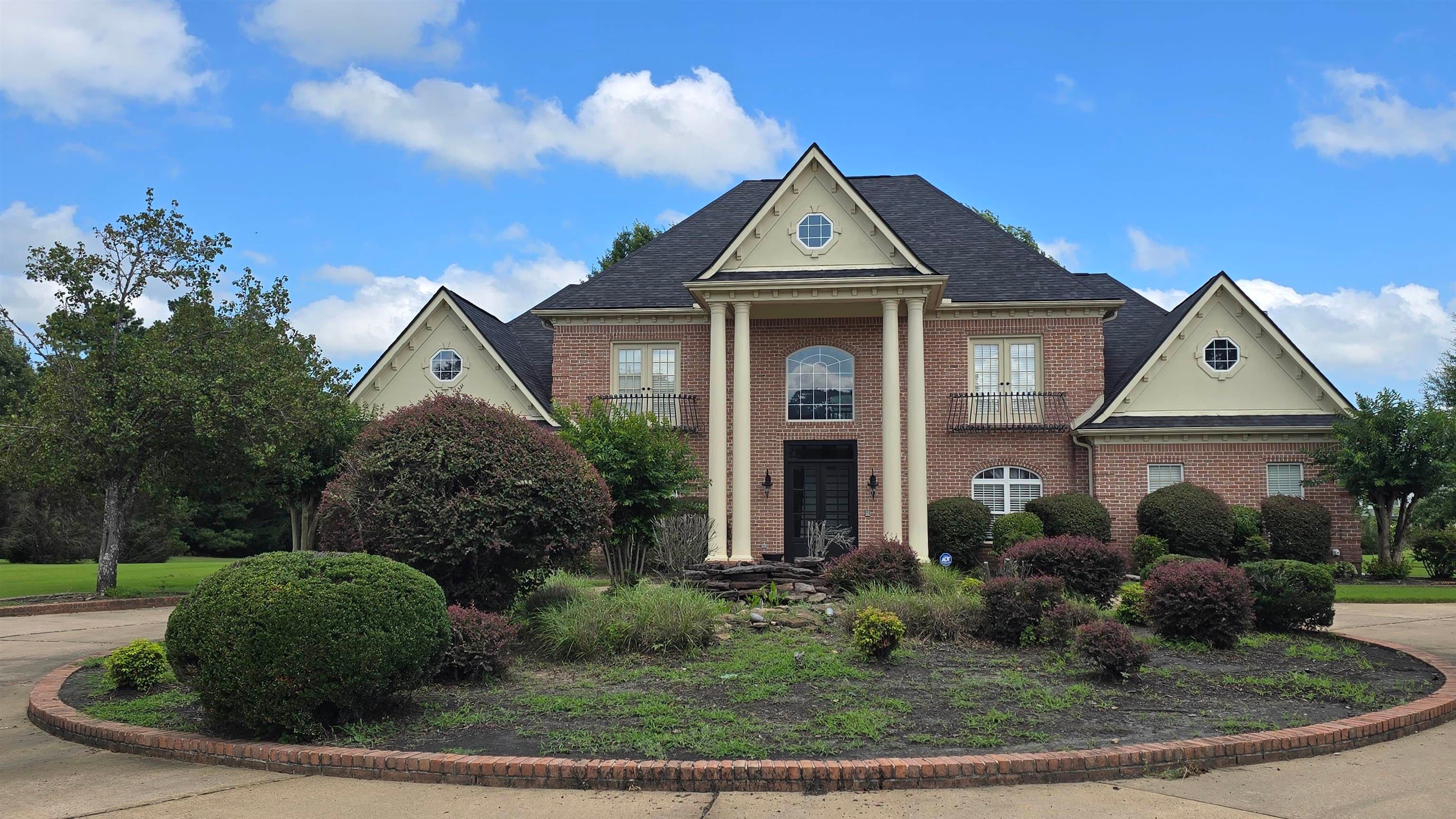 160 Monterey Mills CV — photo