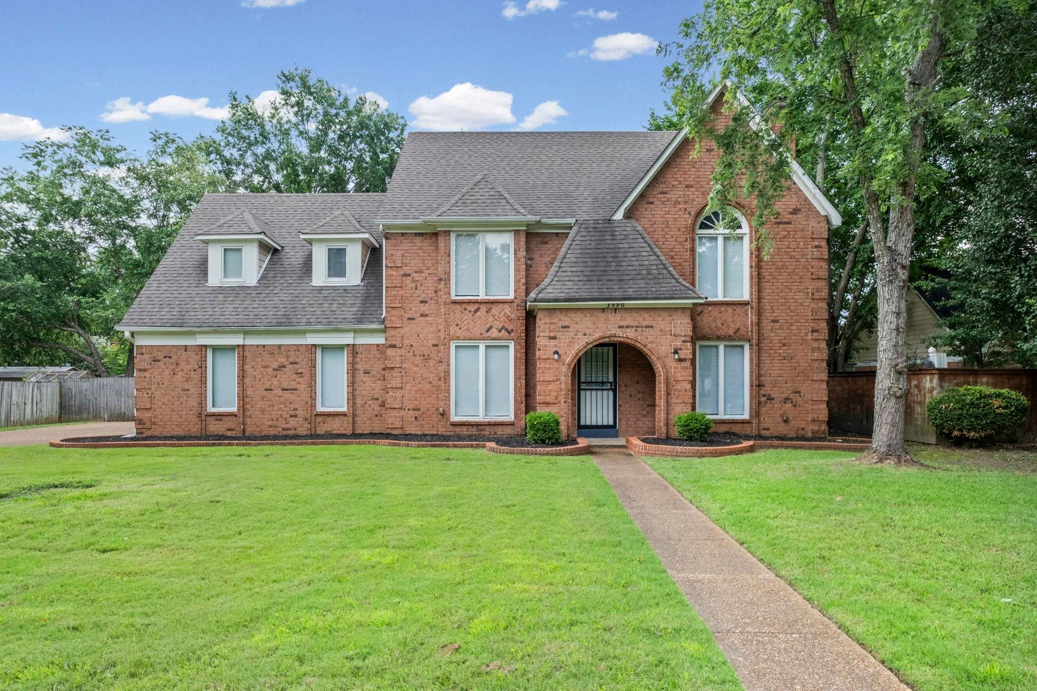 3990 Clubview Dr — photo