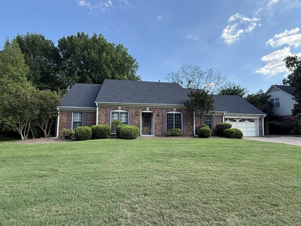 7637 Cross Village Dr — photo